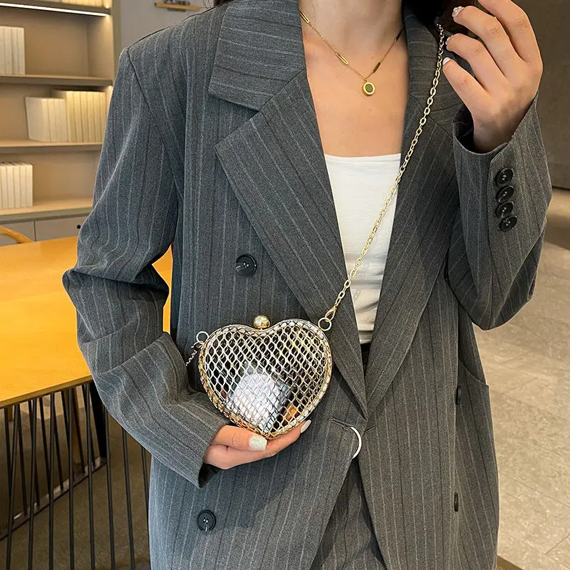 2024 New Fashion Bag Women's Banquet Design Bag Small Bag Niche Red Envelope Chain Bag
2024 New Fashion Bag Women's Banquet Design Bag Small Bag Niche Red Envelope Chain Bag