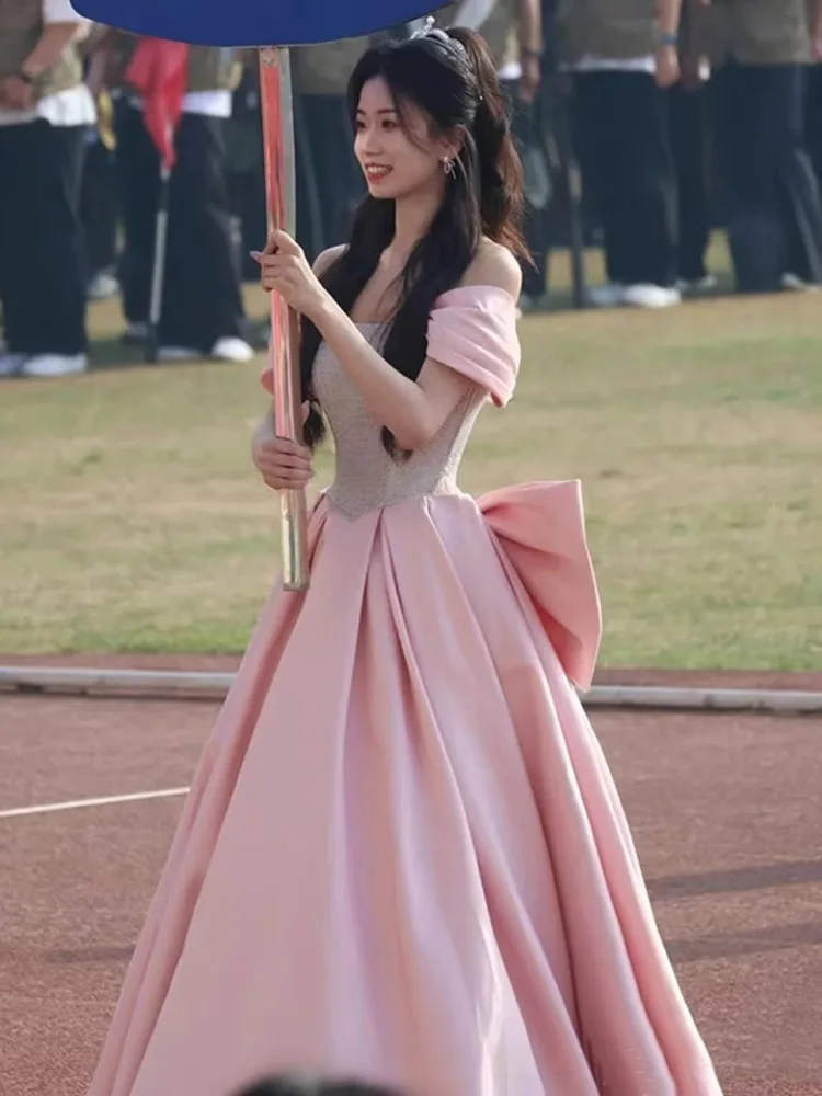 Элегантное атласное вечернее платье на одно плечо, розовое, для помолвки, для женщин, высококачественный утренний халат для церемоний
Элегантное атласное вечернее платье на одно плечо, розовое, для помолвки, для женщин, высококачественный утренний халат для церемоний