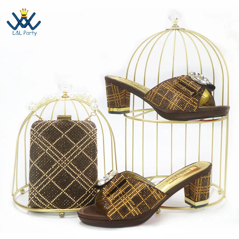 2022 Nigerian Women Shoes and Bag Set in Coffee Color High Quality New Design Comfortable Heels for Garden Party
2022 Nigerian Women Shoes and Bag Set in Coffee Color High Quality New Design Comfortable Heels for Garden Party
