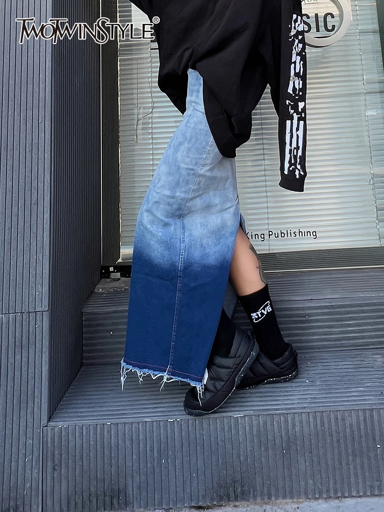 TWOTWINSTYLE Raw Hem Skirts For Women High Waist Hit Color Ombre Casual Temperament A Lien Skirt Female Summer Fashion Clothes
TWOTWINSTYLE Raw Hem Skirts For Women High Waist Hit Color Ombre Casual Temperament A Lien Skirt Female Summer Fashion Clothes