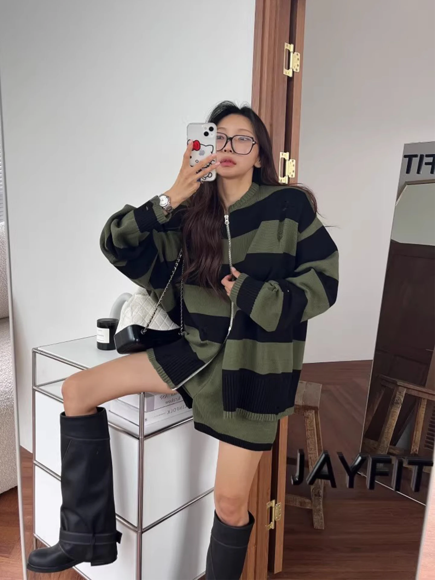Clothland Women Elegant Striped Sweater Suit Zipper Long Sleeve Loose Cardigan Mini Shorts Knitwear Two Piece Set TA699
Clothland Women Elegant Striped Sweater Suit Zipper Long Sleeve Loose Cardigan Mini Shorts Knitwear Two Piece Set TA699