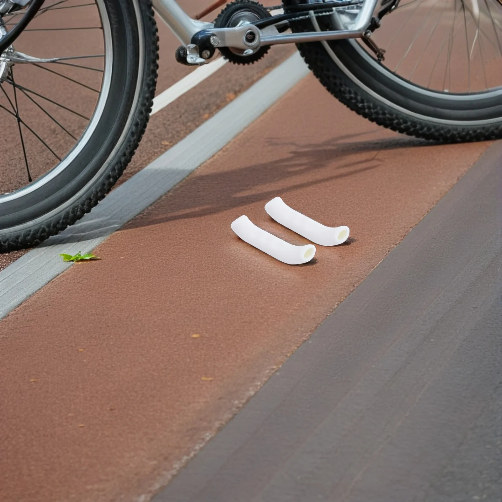 1Pair Silicone Hand Brake Cover Sturdy Bike Handlebar Grips Ergonomic Shock Absorbing Reduced Fatigue for Long Distance Riding
1Pair Silicone Hand Brake Cover Sturdy Bike Handlebar Grips Ergonomic Shock Absorbing Reduced Fatigue for Long Distance Riding