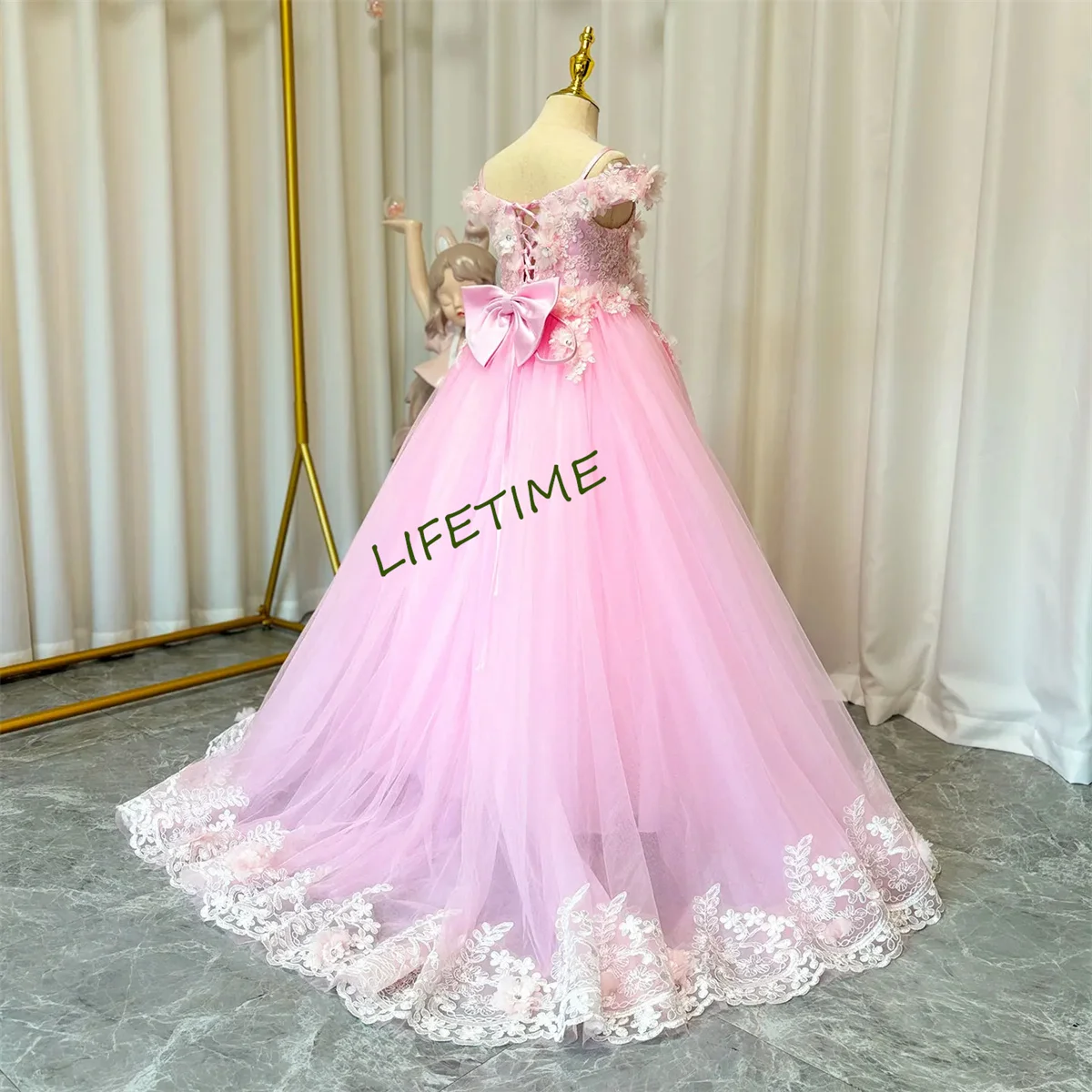CustomizedSage Green Baby Lace Long Sleeve Adorable Girl Dress with Bow Knee Length Princess Wedding Birthday Party Gown
CustomizedSage Green Baby Lace Long Sleeve Adorable Girl Dress with Bow Knee Length Princess Wedding Birthday Party Gown