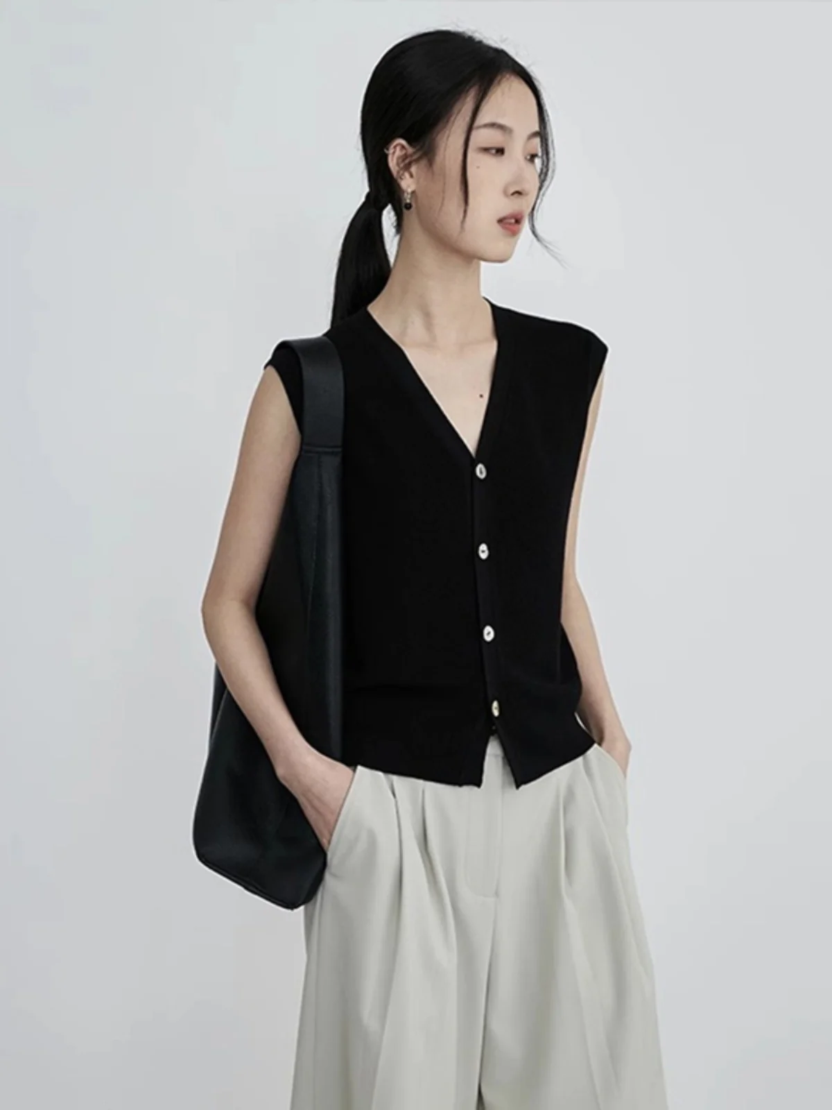 Design Sensation V-Ne Ice Silk Knitted Open Cardigan Tank Top Women Summer Outerwear Thin Svel Vest oulder Top 
Design Sensation V-Ne Ice Silk Knitted Open Cardigan Tank Top Women Summer Outerwear Thin Svel Vest oulder Top