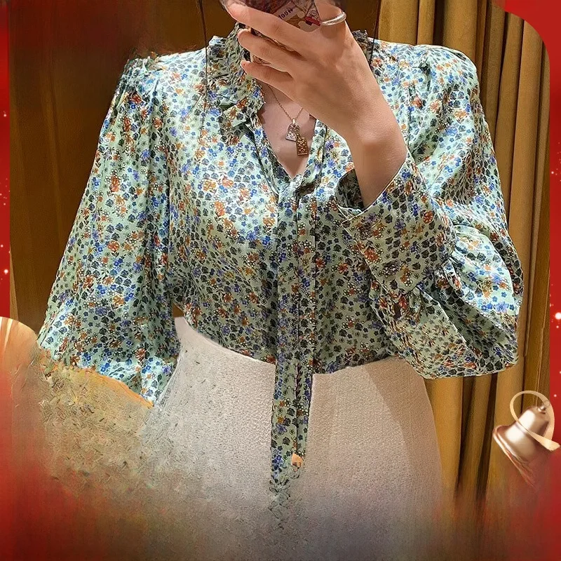 MaSande 2023 Новая женская блузка с романтическим принтом, завязками и рукавами-фонариками, воротником-стойкой, элегантная модная женская блузка
MaSande 2023 Новая женская блузка с романтическим принтом, завязками и рукавами-фонариками, воротником-стойкой, элегантная модная женская блузка