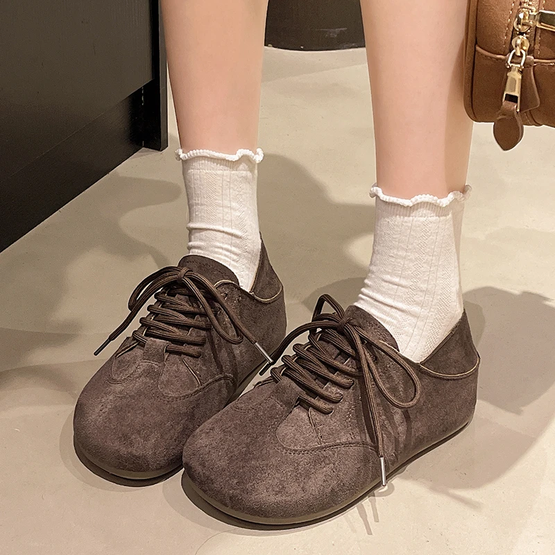 Осенние новые замшевые туфли на плоской подошве со шнуровкой спереди, с круглым носком, на мягкой подошве, нескользящие, износостойкие, с низким верхом
Осенние новые замшевые туфли на плоской подошве со шнуровкой спереди, с круглым носком, на мягкой подошве, нескользящие, износостойкие, с низким верхом