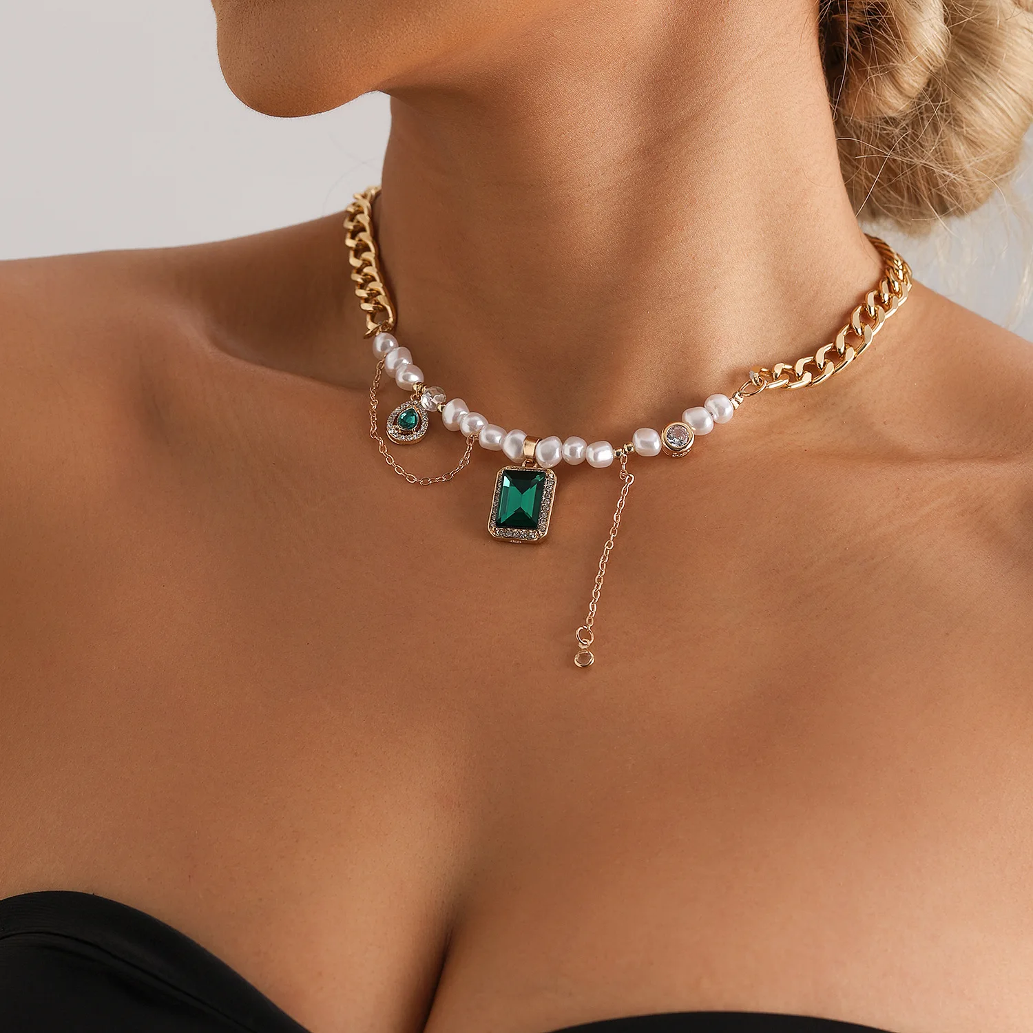 Green Diamond Tassel Collarbone Chain Necklace Pearl Stitching Chain Goth Harajuku Choker Necklaces Aesthetic Grunge Necklace
Green Diamond Tassel Collarbone Chain Necklace Pearl Stitching Chain Goth Harajuku Choker Necklaces Aesthetic Grunge Necklace