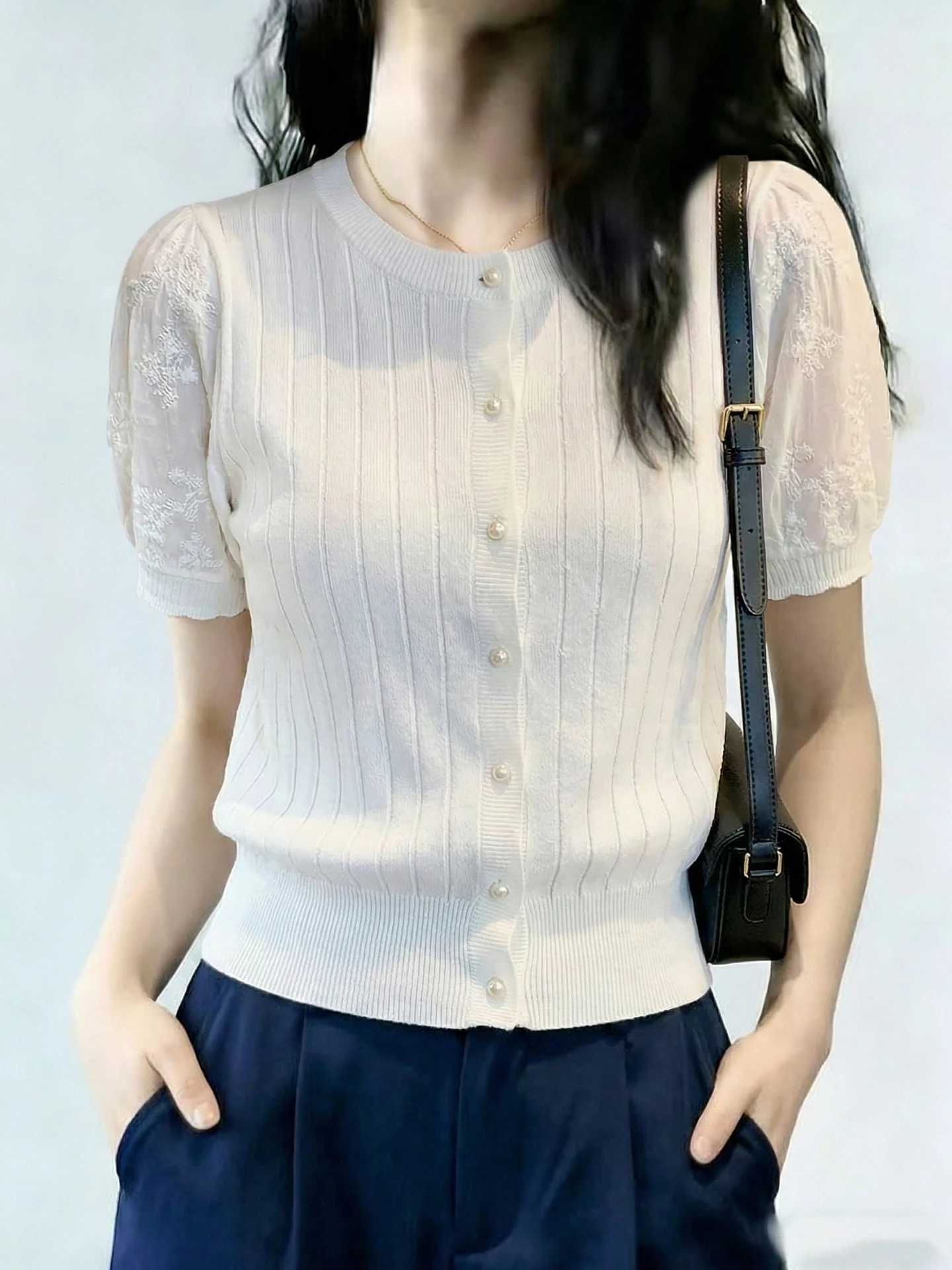 Fashionable Summer Knitwear Women's Single-Button Embroidered Design Sense Top Commute Style Short Sleeve round Neck Knitwear
Fashionable Summer Knitwear Women's Single-Button Embroidered Design Sense Top Commute Style Short Sleeve round Neck Knitwear