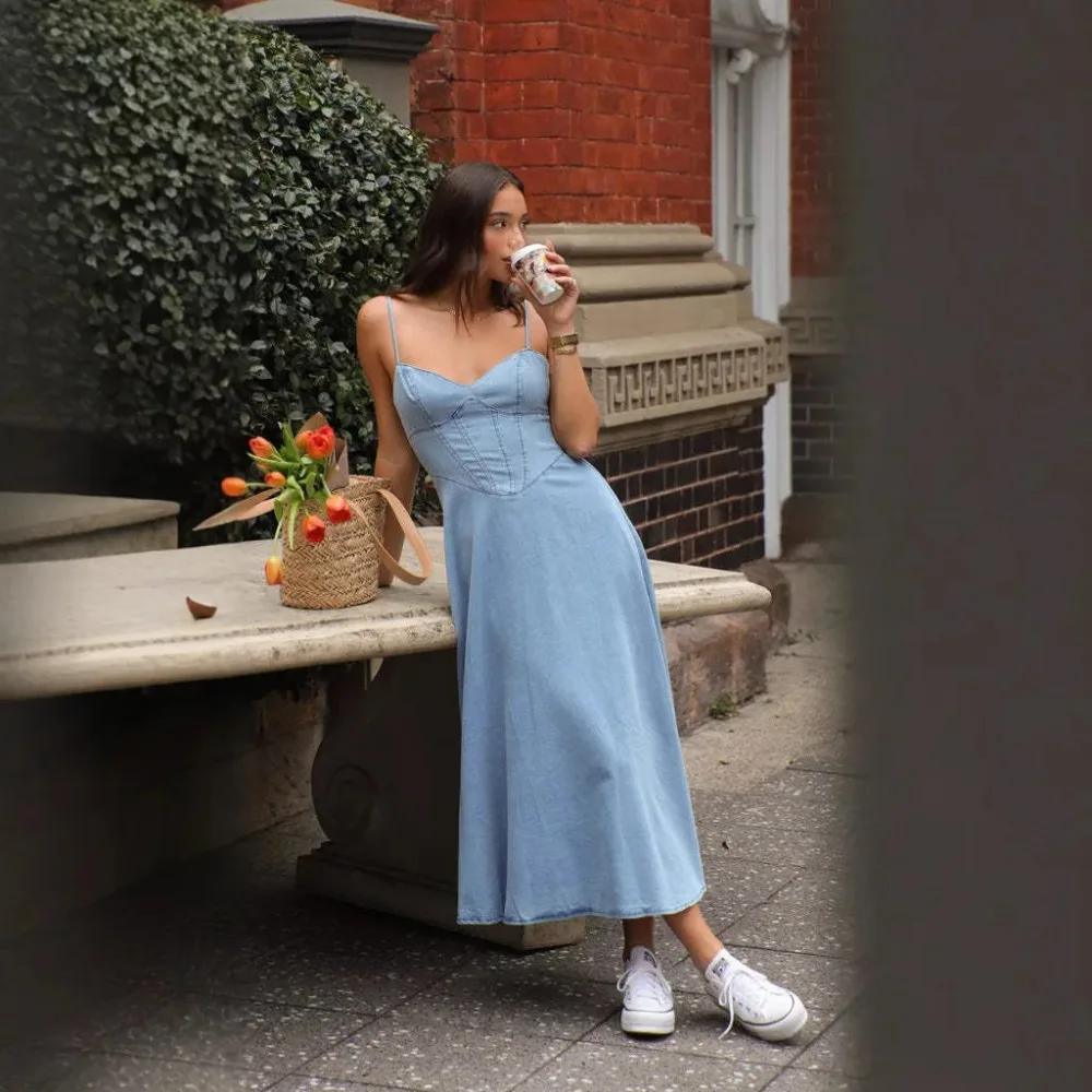 New Summer Slim Fitting Denim Halter Dress Fashionable European American Style Sexy V neck Sleeveless Womens Dress
New Summer Slim Fitting Denim Halter Dress Fashionable European American Style Sexy V neck Sleeveless Womens Dress