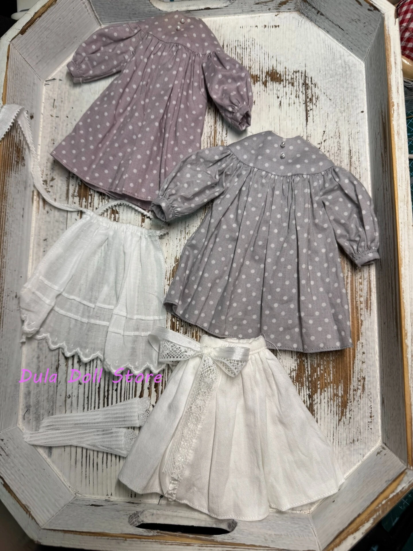 Одежда для кукол Dula Doll: платье-фартук в стиле ретро с полкой-принтом для кукол Blythe, Landoudou, Landazz, ob24, ob22, Licca 1/6.
Одежда для кукол Dula Doll: платье-фартук в стиле ретро с полкой-принтом для кукол Blythe, Landoudou, Landazz, ob24, ob22, Licca 1/6.