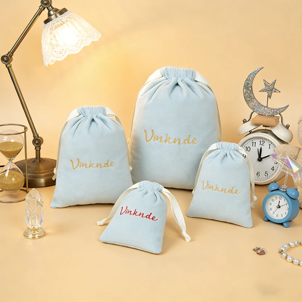 Оптовая продажа, 50 шт., замшевый мешочек на шнурке, индивидуальный логотип, печатный макияж, косметические украшения, серьги, кольца для хранения духов, бархатный мешок для пыли
Оптовая продажа, 50 шт., замшевый мешочек на шнурке, индивидуальный логотип, печатный макияж, косметические украшения, серьги, кольца для хранения духов, бархатный мешок для пыли