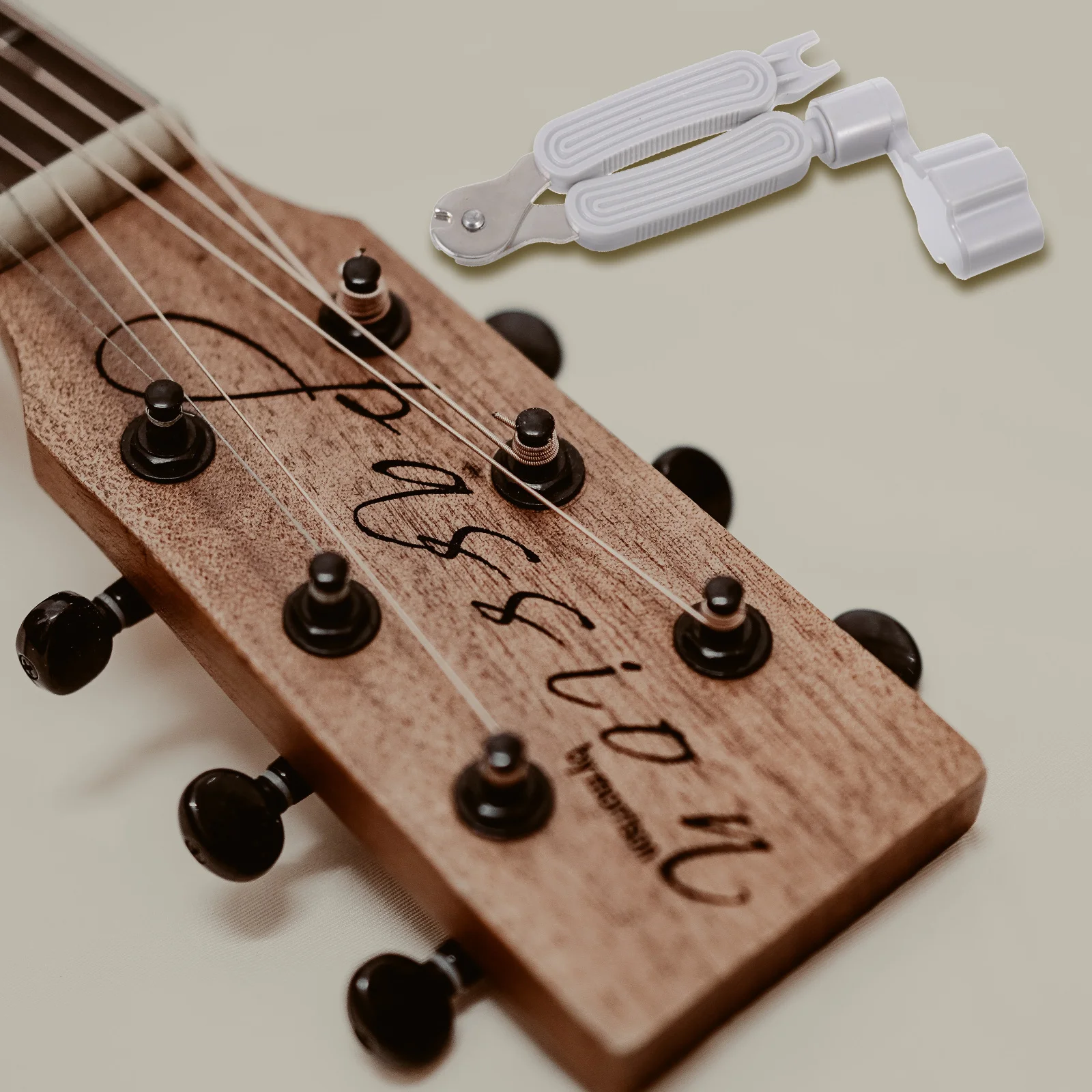 2Pcs Professional Guitar String Winder Cutter Bridge Pin Puller Multifunctional String Care Tool Guitar Maintenance
2Pcs Professional Guitar String Winder Cutter Bridge Pin Puller Multifunctional String Care Tool Guitar Maintenance