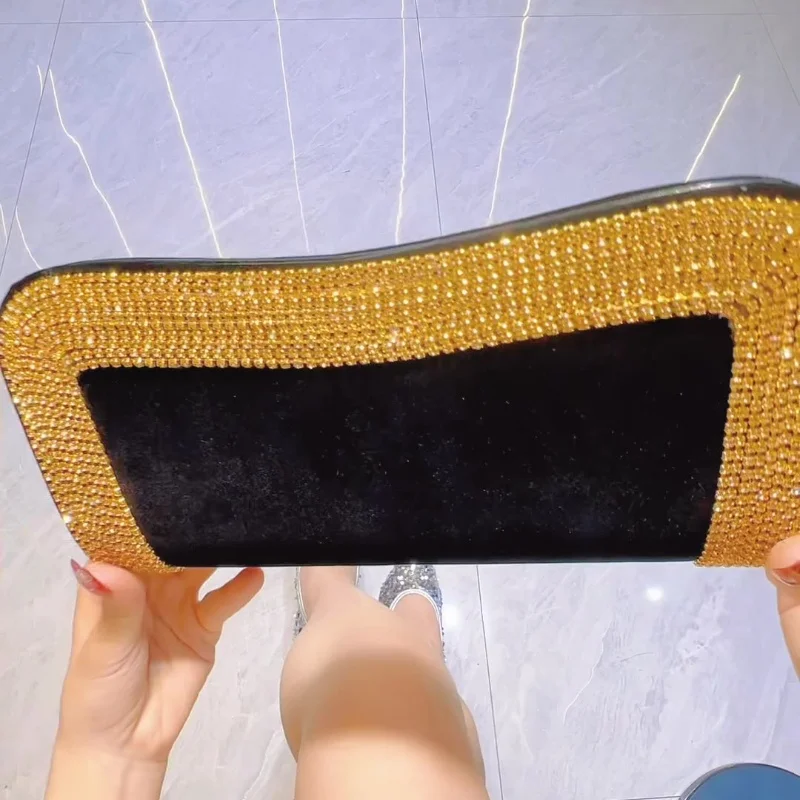 2025 Retro Velvet Bag Evening Bag for Women Elegant Delicate Diamond Chain Clutch Bag Lady Wedding Party Luxury Elegant Handbags
2025 Retro Velvet Bag Evening Bag for Women Elegant Delicate Diamond Chain Clutch Bag Lady Wedding Party Luxury Elegant Handbags