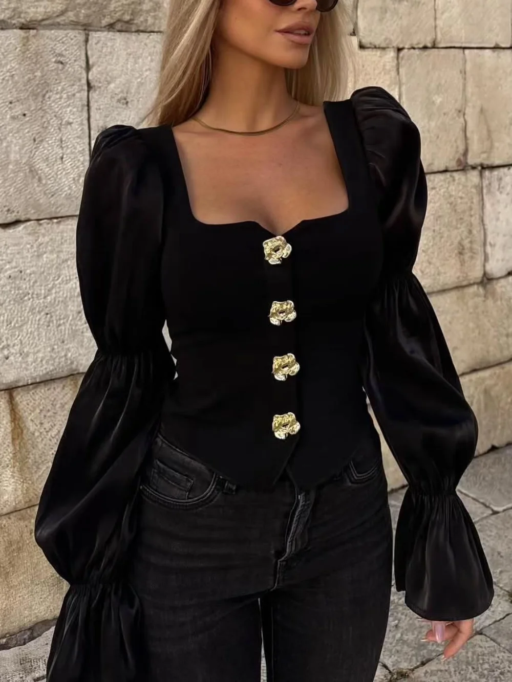 Vintage Casual Women Blouse Black Solid Square Collar Long Sleeve Single Breasted Blouse New Fashion 2025 Autumn Shirts
Vintage Casual Women Blouse Black Solid Square Collar Long Sleeve Single Breasted Blouse New Fashion 2025 Autumn Shirts