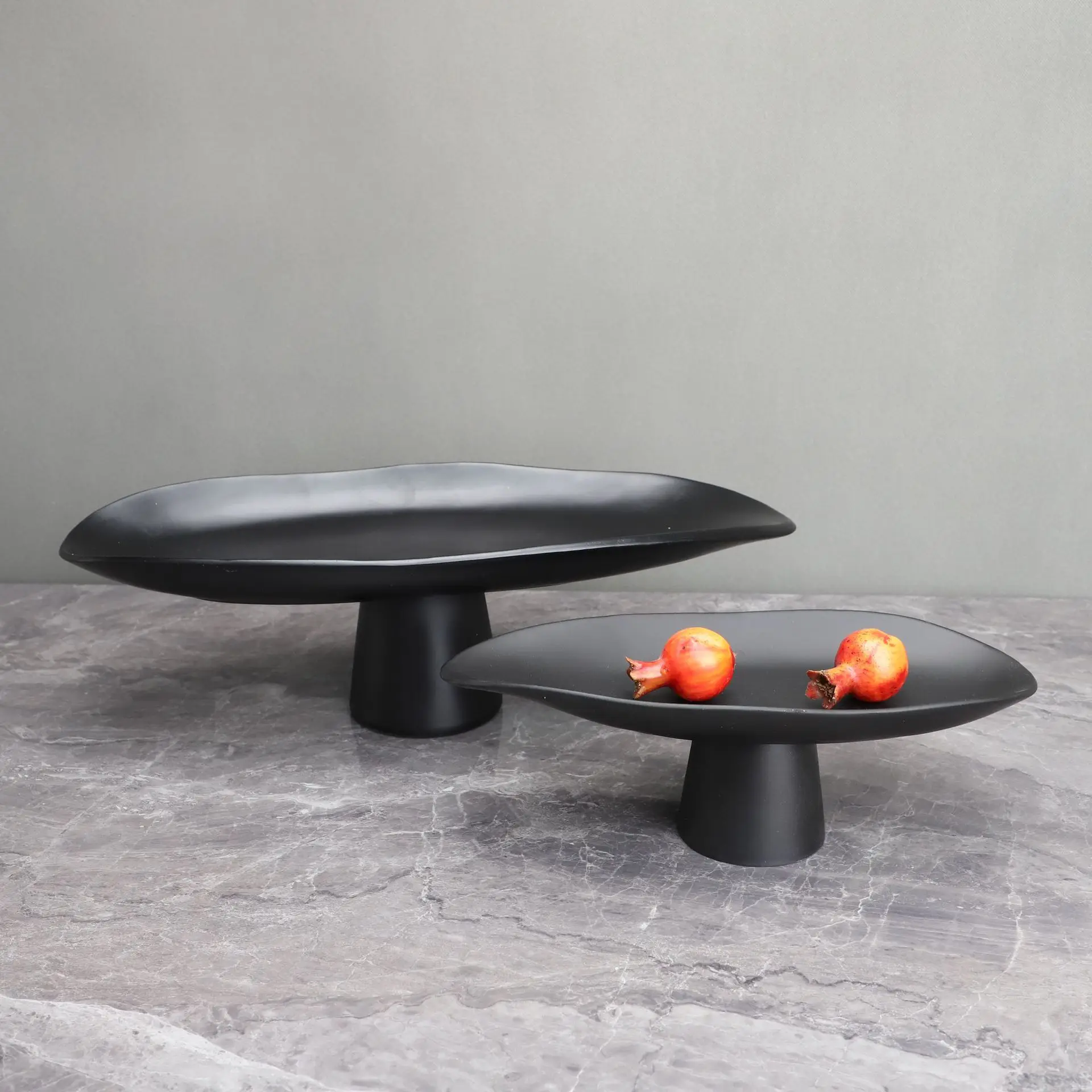 Pedestal Ceramic Fruit Bowl Modern Nordic Creative Home Decor for Snacks Serving Tray Storage Centerpiece
Pedestal Ceramic Fruit Bowl Modern Nordic Creative Home Decor for Snacks Serving Tray Storage Centerpiece