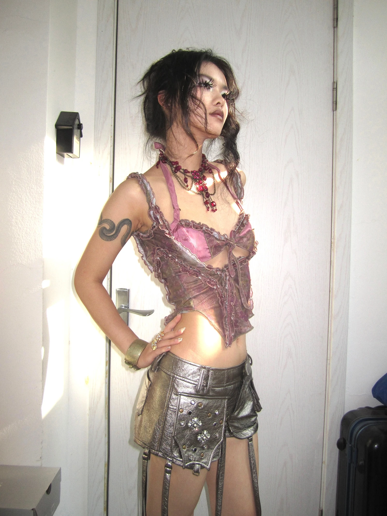 Открытый эстетический оригинальный дизайн n с кружевной отделкой и принтом, висящий бюстгальтер Ne, верхняя одежда, комплект из двух предметов, женская мода
Открытый эстетический оригинальный дизайн n с кружевной отделкой и принтом, висящий бюстгальтер Ne, верхняя одежда, комплект из двух предметов, женская мода