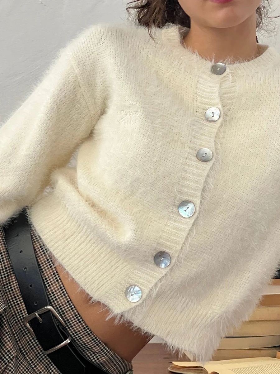 Women's Long Sleeve Cropped Cardigan Solid Color Round-Neck Button Front Knit Sweater Coat
Women's Long Sleeve Cropped Cardigan Solid Color Round-Neck Button Front Knit Sweater Coat