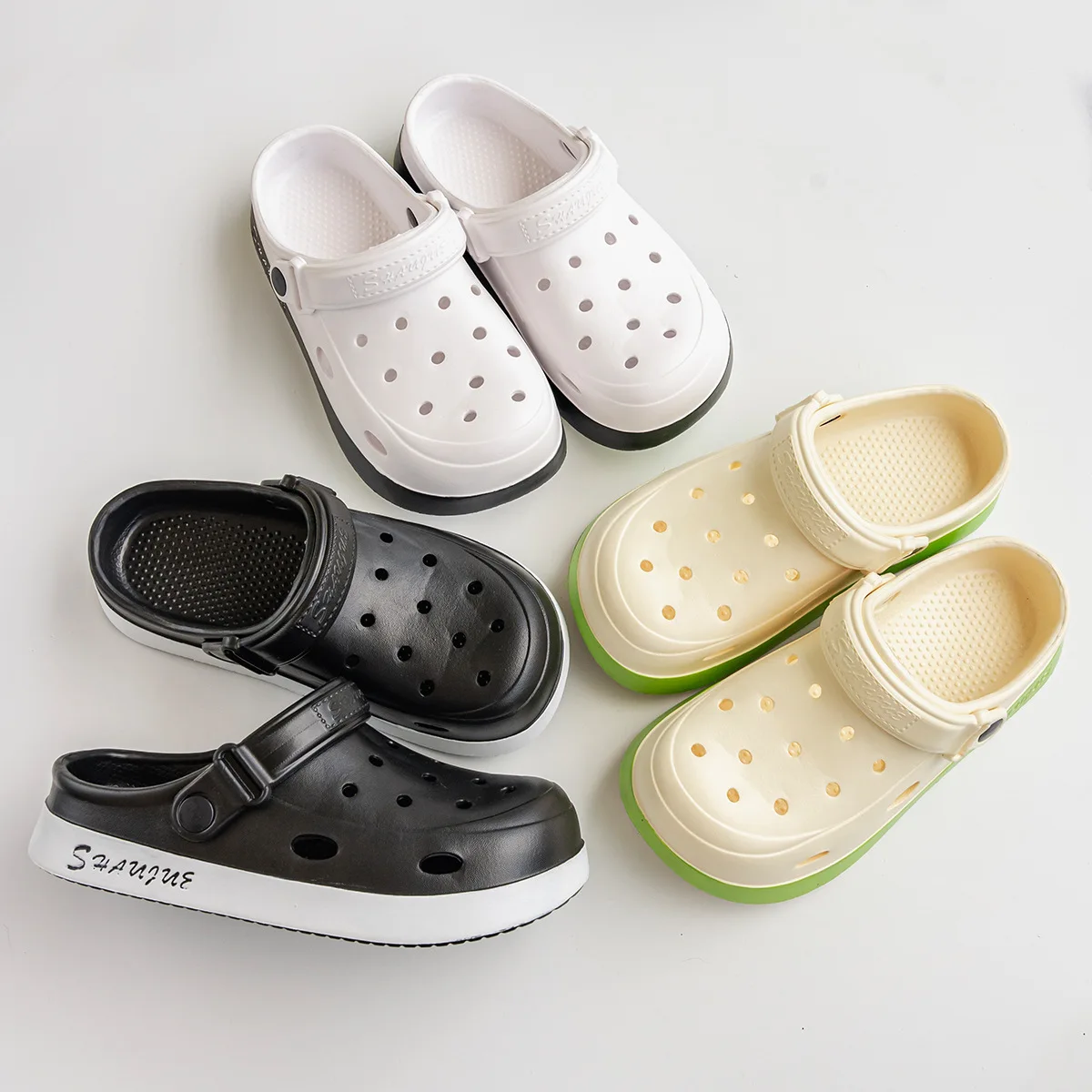 Summer Women's Flat Sandals Waterproof EVA Slippers Men's Gardening Shoes Couple Home/Outdoor Summer Comfortable Wear
Summer Women's Flat Sandals Waterproof EVA Slippers Men's Gardening Shoes Couple Home/Outdoor Summer Comfortable Wear