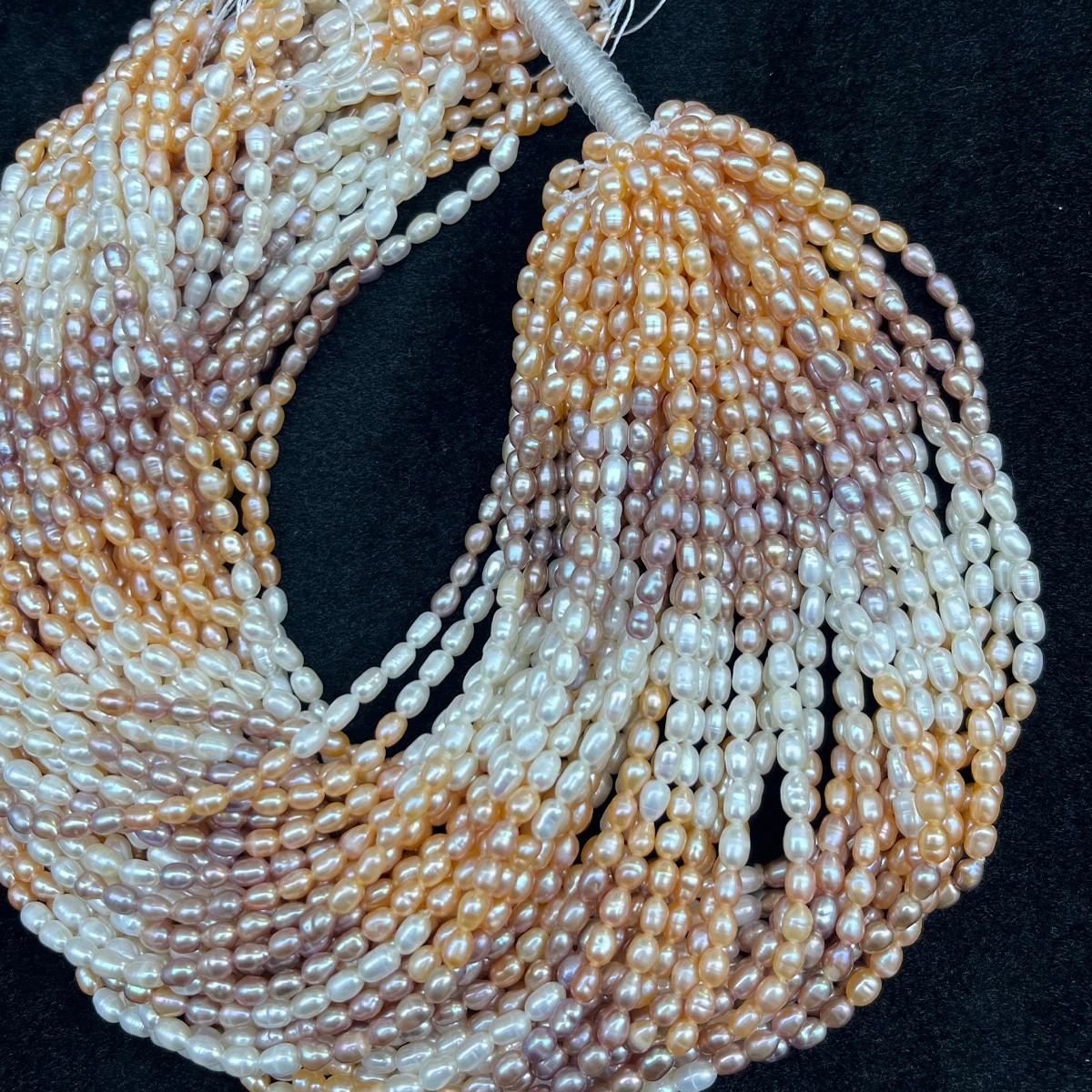 4-4.5mm Natural Freshwater Pearls Candy-Colored Rice Shape Loose Beads for Jewelry Making DIY Necklace Bracelet Accessories 36cm
4-4.5mm Natural Freshwater Pearls Candy-Colored Rice Shape Loose Beads for Jewelry Making DIY Necklace Bracelet Accessories 36cm