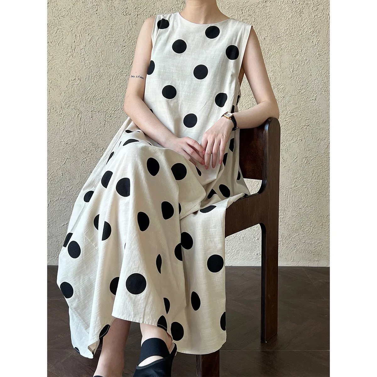 Casual French Style Temperament Summer New Polka Dot Sleeveless Pleated Vest Dress Women's Loose Holiday Long Dress 2912 Women
Casual French Style Temperament Summer New Polka Dot Sleeveless Pleated Vest Dress Women's Loose Holiday Long Dress 2912 Women