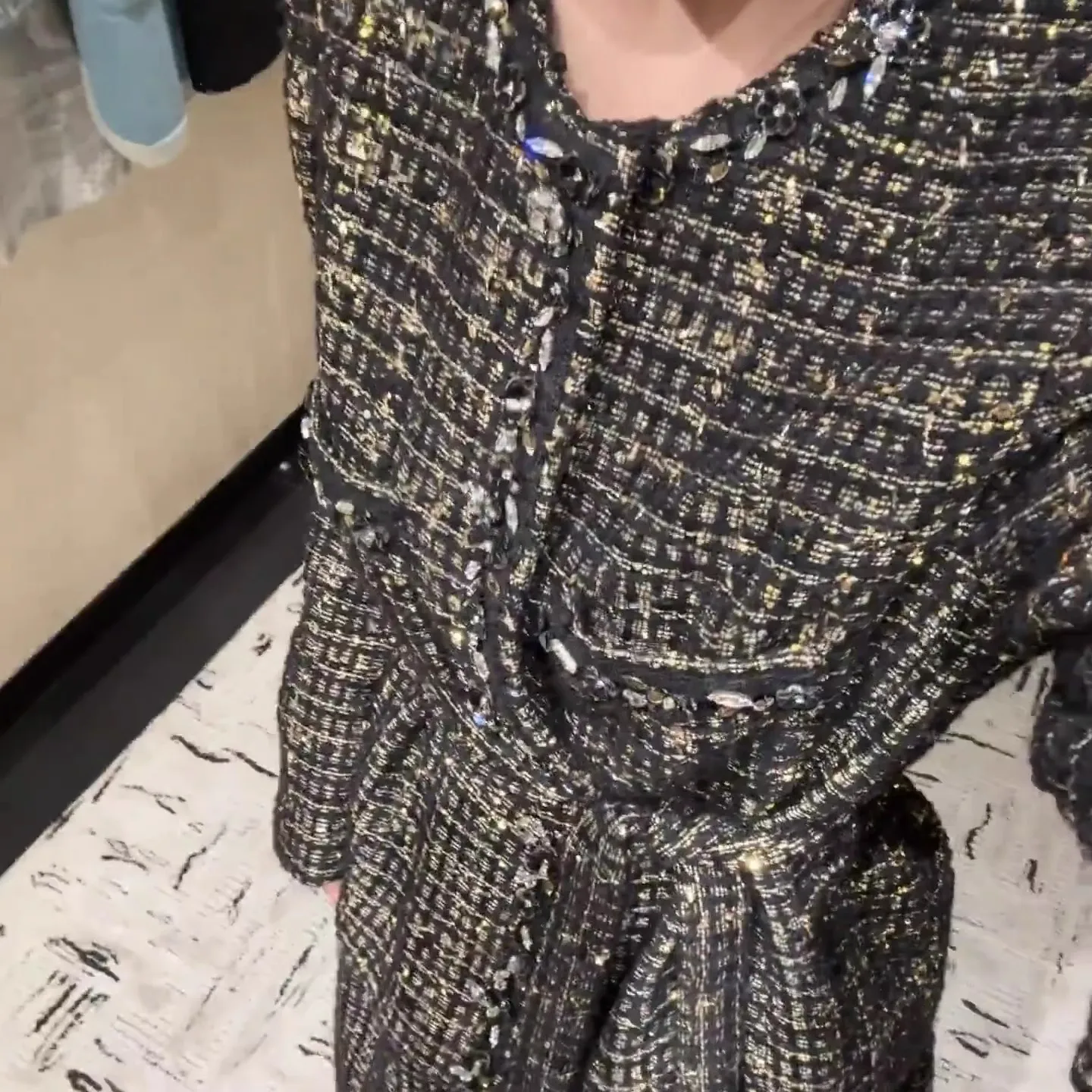 25. лето и осень, новое переднее пальто с бусинами для ногтей, уменьшающее возраст грубое пальто с цветочным принтом + плиссированная юбка
25. лето и осень, новое переднее пальто с бусинами для ногтей, уменьшающее возраст грубое пальто с цветочным принтом + плиссированная юбка