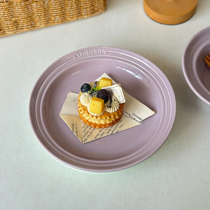 Современная матовая тарелка для салата, эллиптической формы, для микроволновой печи, простой дизайн, посуда для сервировки стола.
Современная матовая тарелка для салата, эллиптической формы, для микроволновой печи, простой дизайн, посуда для сервировки стола.