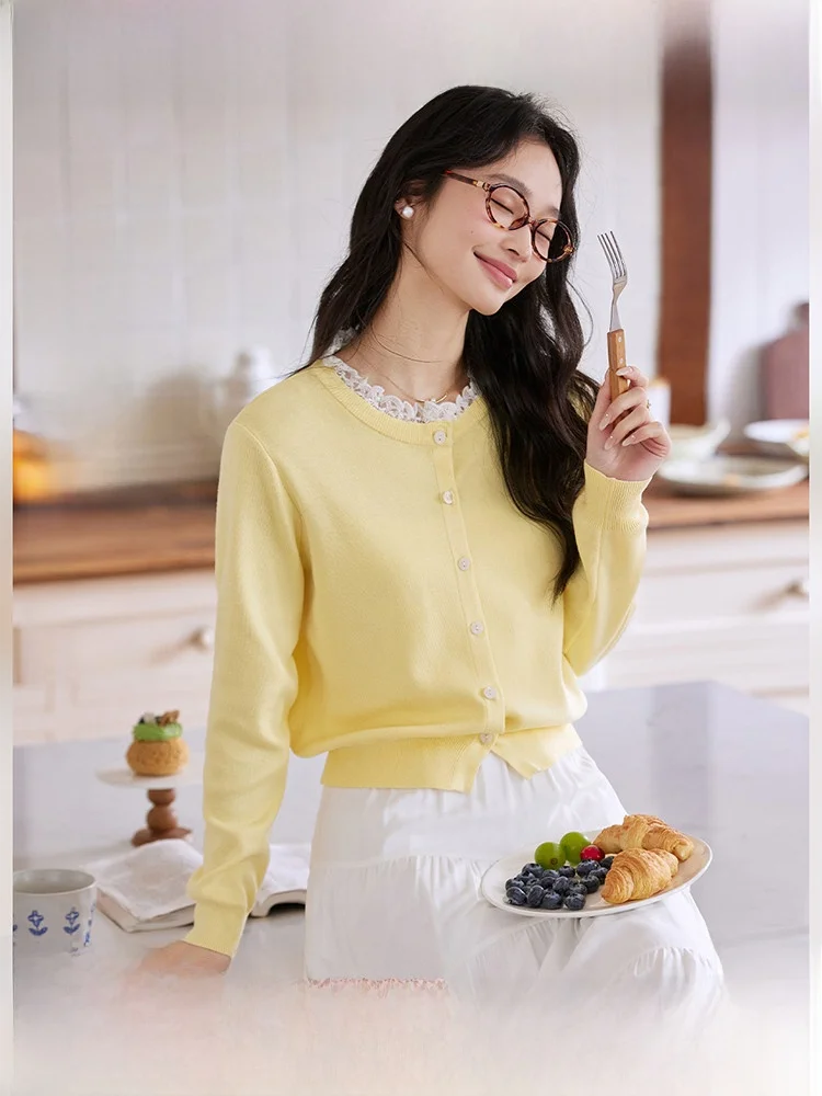 Женский вязаный свитер с цветочным узором, из смесовой шерсти, универсальный топ, из полиэфирного волокна, с длинными рукавами, круглым вырезом, стандартного кроя.
Женский вязаный свитер с цветочным узором, из смесовой шерсти, универсальный топ, из полиэфирного волокна, с длинными рукавами, круглым вырезом, стандартного кроя.