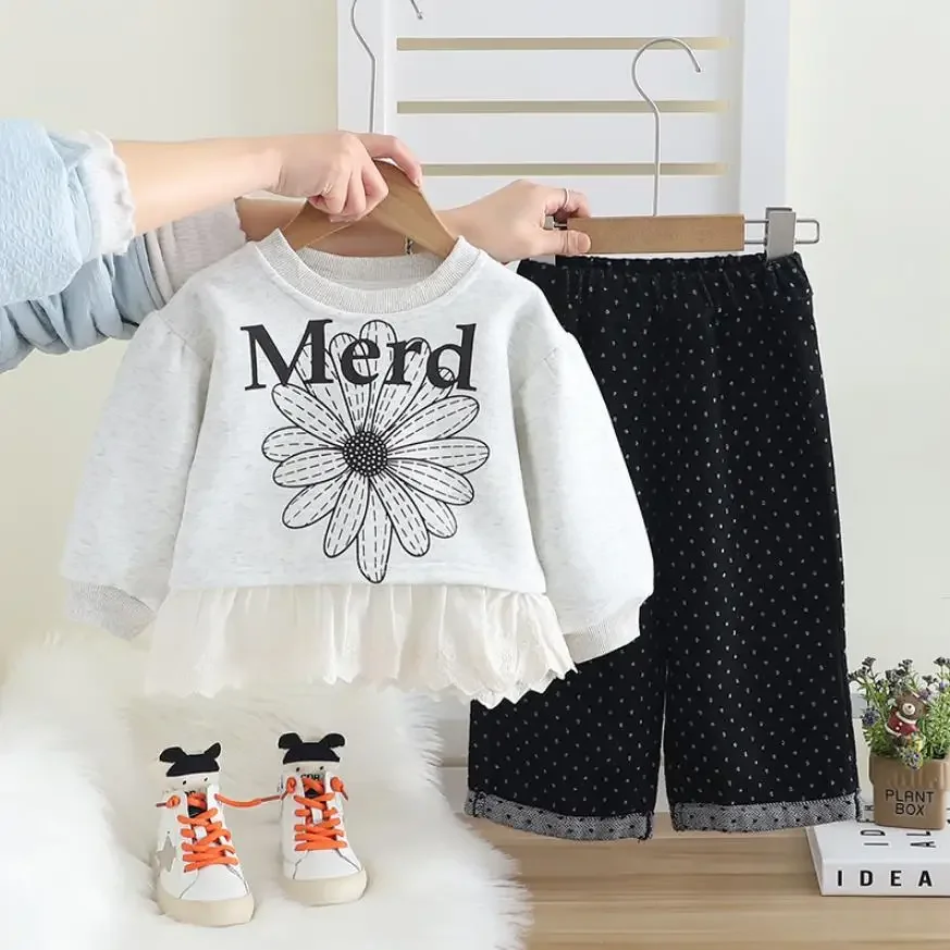 Girls Designer Clothes Sets 2025 Korean Style Cartoon Print Lace Pullover Hoodies And Pants Toddler Kids Tracksuits Kids Costume
Girls Designer Clothes Sets 2025 Korean Style Cartoon Print Lace Pullover Hoodies And Pants Toddler Kids Tracksuits Kids Costume