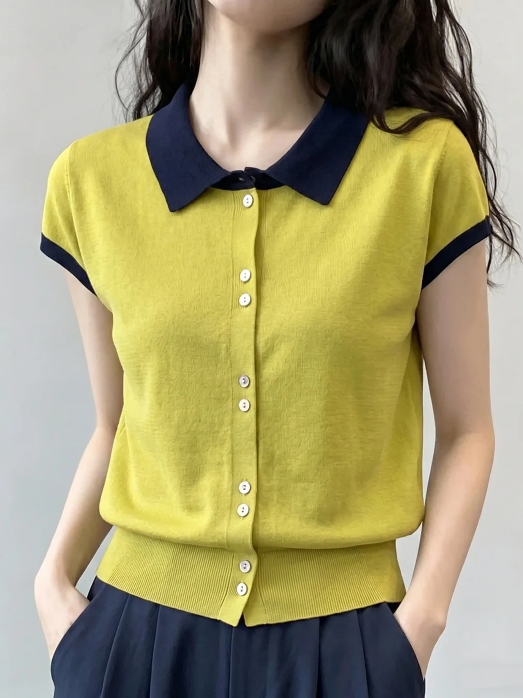 Summer Design Sense Color Block Collar Knitted Loose Short Sleeve Single Button Versatile Commute Style Top for Women
Summer Design Sense Color Block Collar Knitted Loose Short Sleeve Single Button Versatile Commute Style Top for Women