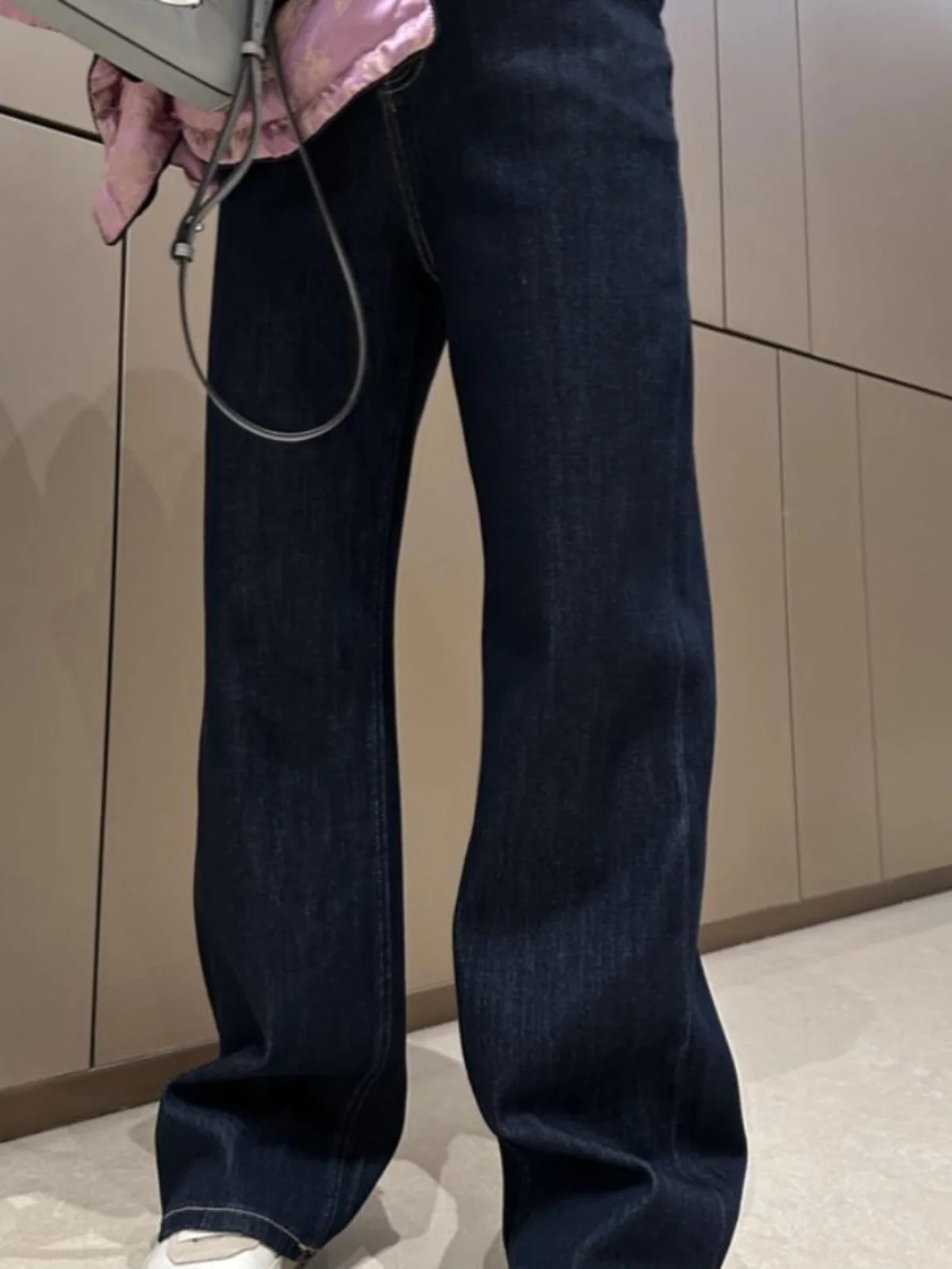 Удобные эластичные джинсы прямого кроя для женщин, свободные широкие брюки с высокой талией, хлопковые стрейч-джинсы из денима, синие
Удобные эластичные джинсы прямого кроя для женщин, свободные широкие брюки с высокой талией, хлопковые стрейч-джинсы из денима, синие