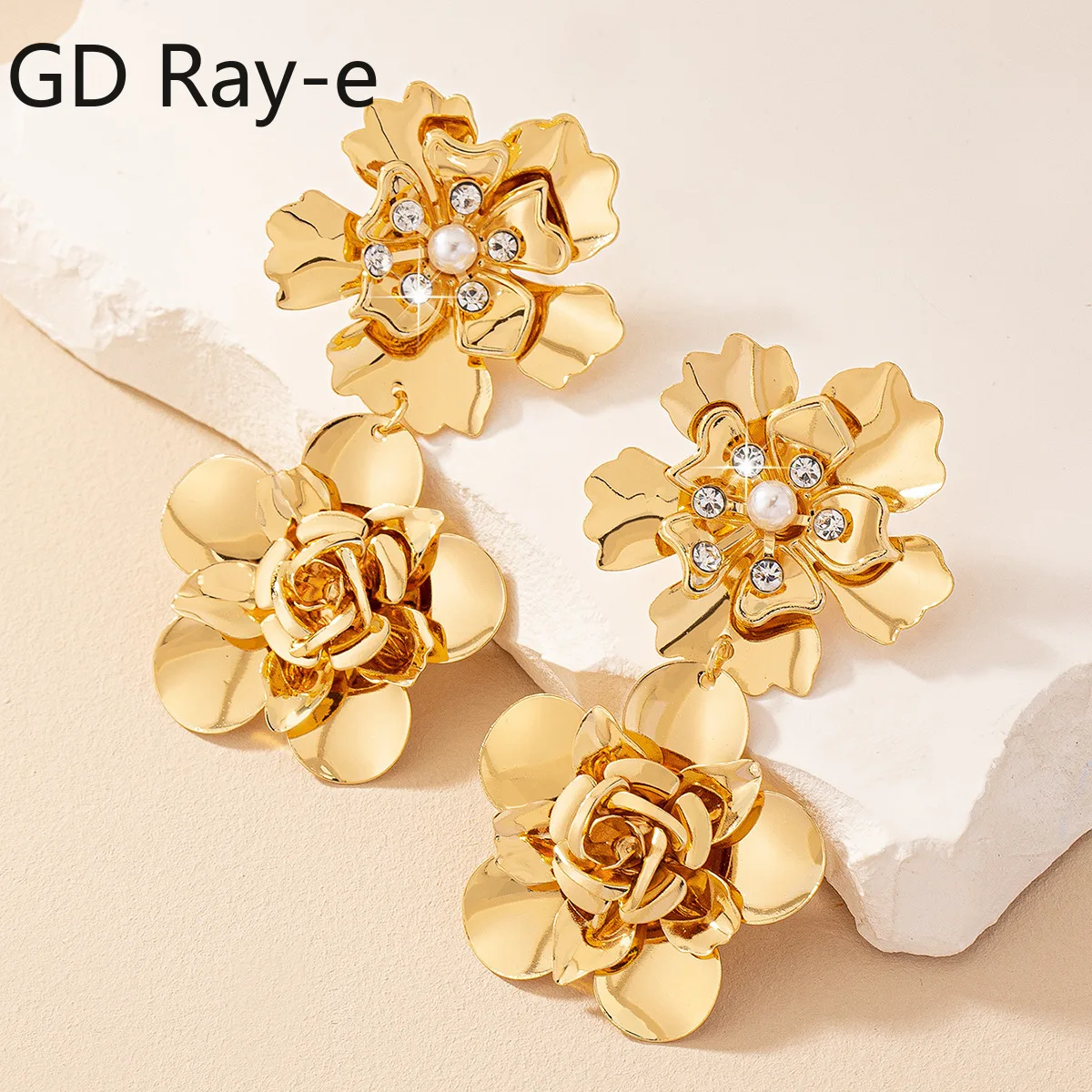 High Quality Gold Plated Zircon Flower Dangle Earrings for Women Vintage Double-layers Large Metal Pearl Petal Earring Jewelry
High Quality Gold Plated Zircon Flower Dangle Earrings for Women Vintage Double-layers Large Metal Pearl Petal Earring Jewelry