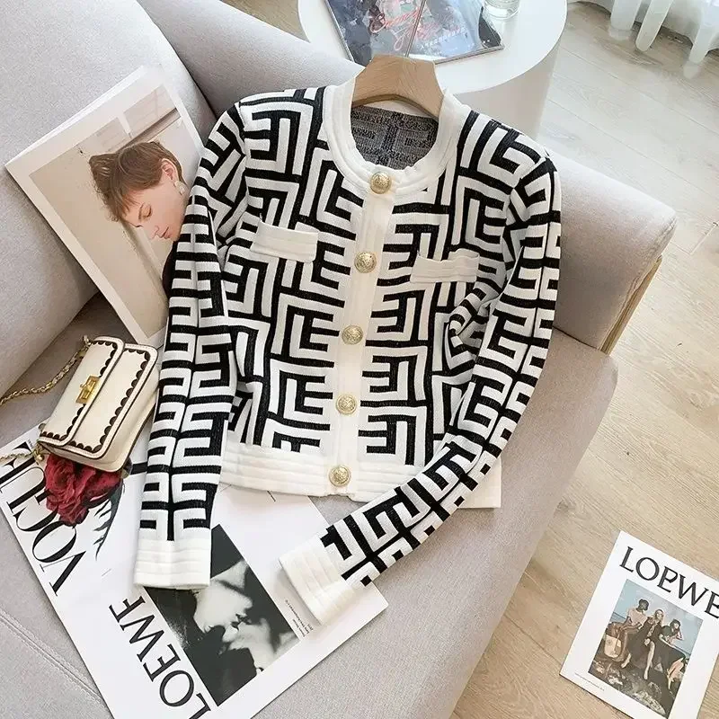 Осенне-зимний винтажный кардиган с пуговицами, вязаный, женский, элегантный, с лоскутным узором, приталенный, с круглым вырезом, с длинными рукавами, свитер-пальто, женская одежда
Осенне-зимний винтажный кардиган с пуговицами, вязаный, женский, элегантный, с лоскутным узором, приталенный, с круглым вырезом, с длинными рукавами, свитер-пальто, женская одежда