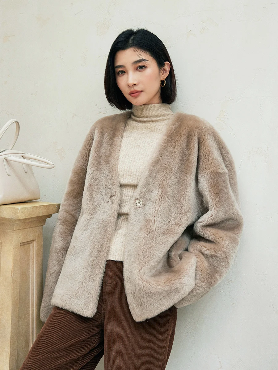 High-end Luxury Natural Lamb Fur Winter Shearling Jackets for Women 2026 New Simple V-neck Casual Genuine Leather Real Fur Coat
High-end Luxury Natural Lamb Fur Winter Shearling Jackets for Women 2026 New Simple V-neck Casual Genuine Leather Real Fur Coat