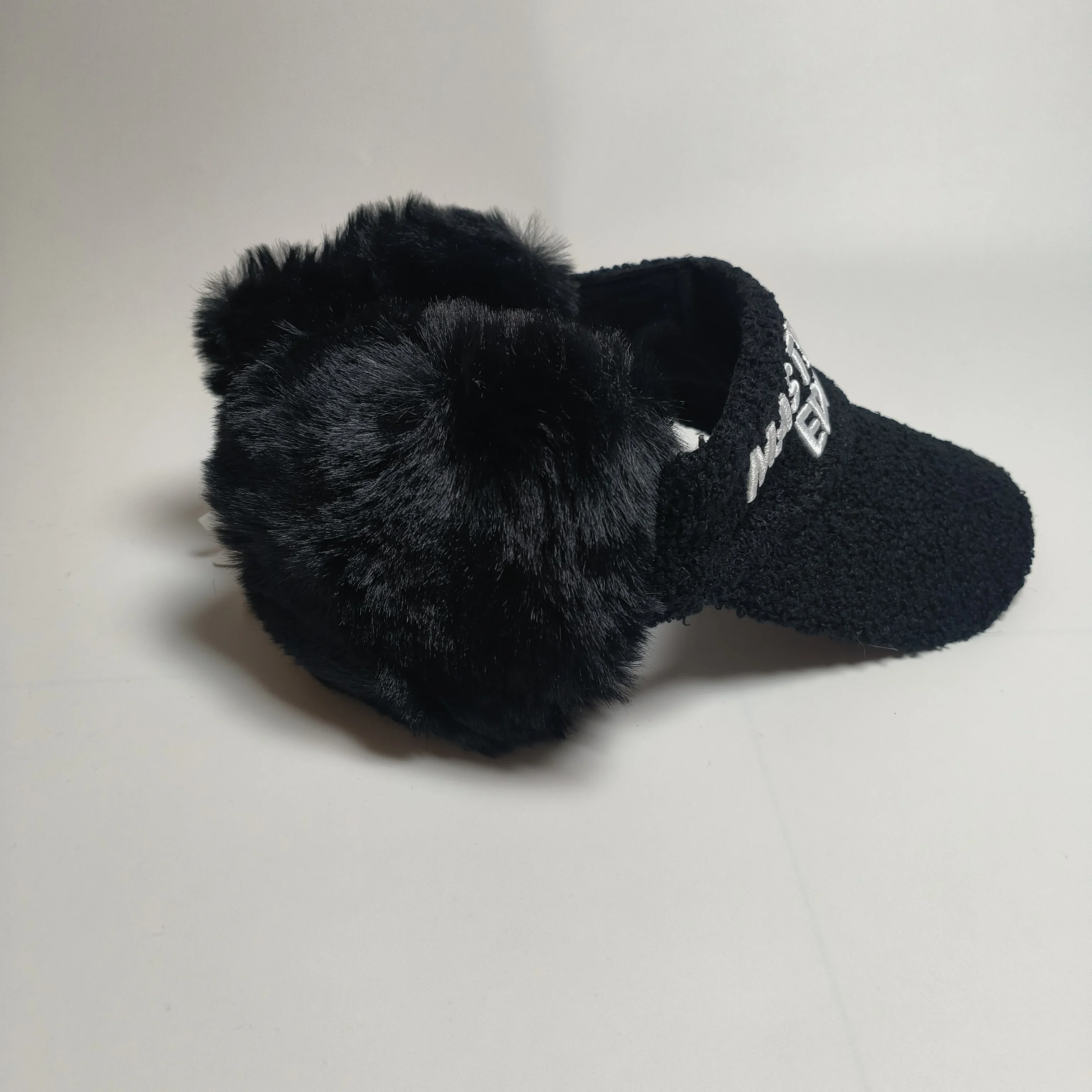 Женская шапка для гольфа в холодную погоду — наушники из кроличьего меха и дизайн без козырька, теплая вязаная шапка для осенне-зимних кругов
Женская шапка для гольфа в холодную погоду — наушники из кроличьего меха и дизайн без козырька, теплая вязаная шапка для осенне-зимних кругов