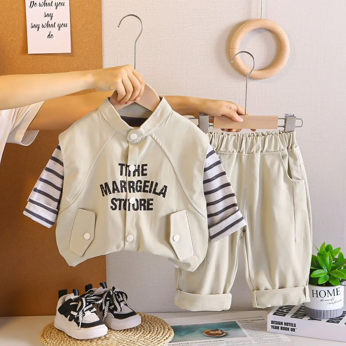 Baby Boys Set Spring Autumn Fashionable Workwear children's Letter Vest T-shirt Pants Three-Piece Suit for Kids
Baby Boys Set Spring Autumn Fashionable Workwear children's Letter Vest T-shirt Pants Three-Piece Suit for Kids