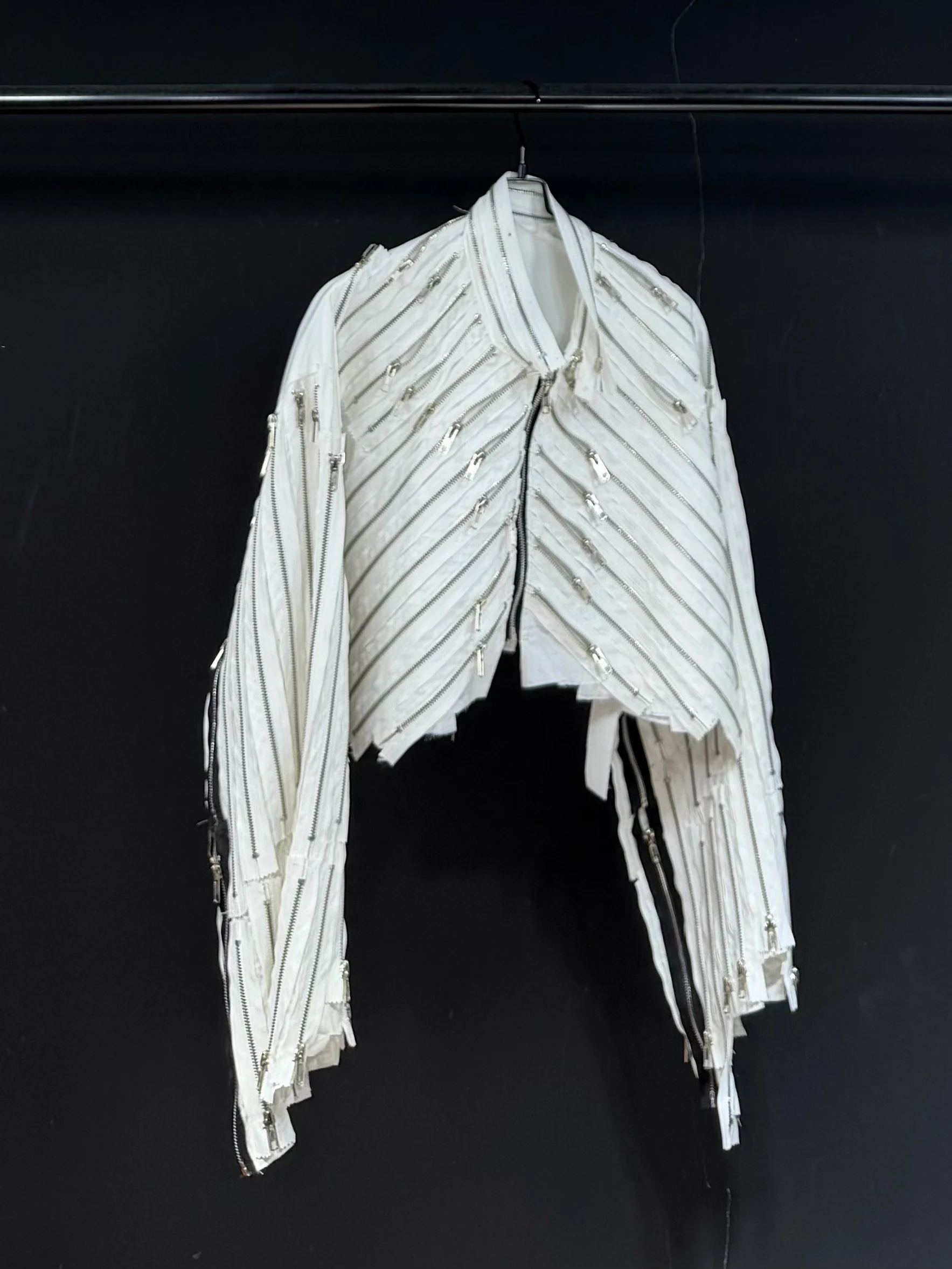 Original Design Striped Men's Shirt Stand Collar Zipper Decorative Fashion Outerwear Loose Fit Long Sleeve Polyester Fiber
Original Design Striped Men's Shirt Stand Collar Zipper Decorative Fashion Outerwear Loose Fit Long Sleeve Polyester Fiber