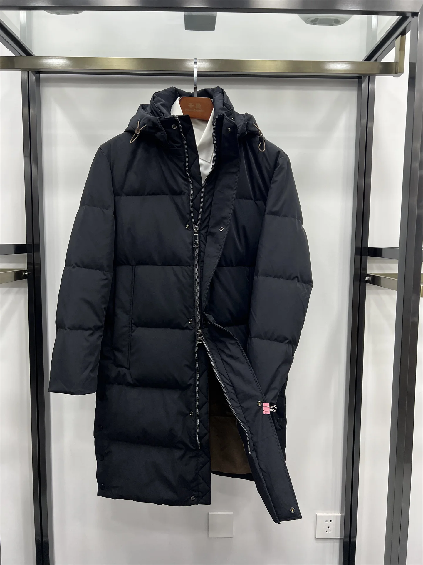 Мужская удлиненная пуховая парка для активного отдыха, ветрозащитная, теплая, со съемным капюшоном, повседневная, черная
Мужская удлиненная пуховая парка для активного отдыха, ветрозащитная, теплая, со съемным капюшоном, повседневная, черная