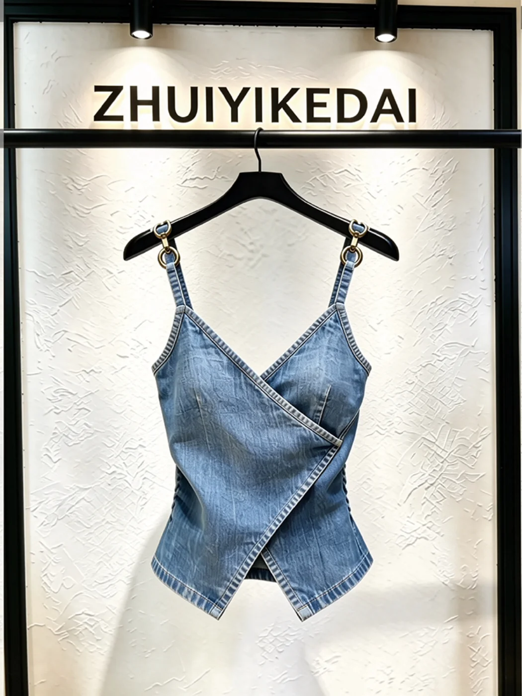 Summer 2026 Slimming Fashionable Denim Strap Vest Personality Enhanced Ageless Top Women's V-neck Outerwear Casual Versatile
Summer 2026 Slimming Fashionable Denim Strap Vest Personality Enhanced Ageless Top Women's V-neck Outerwear Casual Versatile