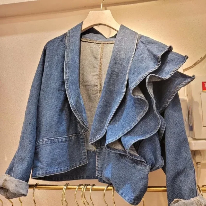 Short Denim Jacket Female Autumn 2024 New Korean Version of Slim Fashion Temperament V-neck Ruffled Long-sleeved Top.
Short Denim Jacket Female Autumn 2024 New Korean Version of Slim Fashion Temperament V-neck Ruffled Long-sleeved Top.