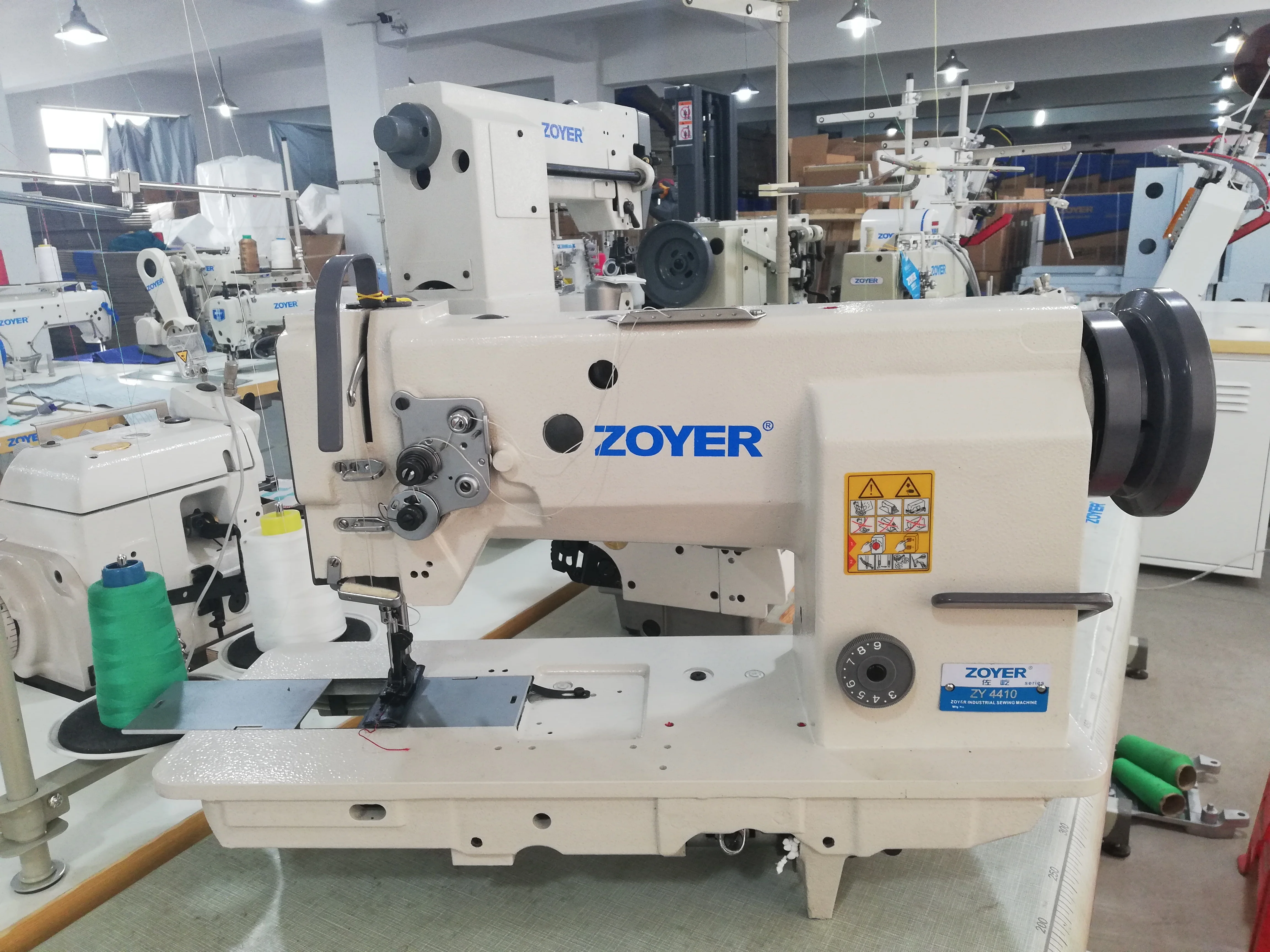 Zoyer ZY4410 Heavy Duty Leather Sewing Machine Single Needle Compound Feed Lockstitch for Durable Stitching
Zoyer ZY4410 Heavy Duty Leather Sewing Machine Single Needle Compound Feed Lockstitch for Durable Stitching