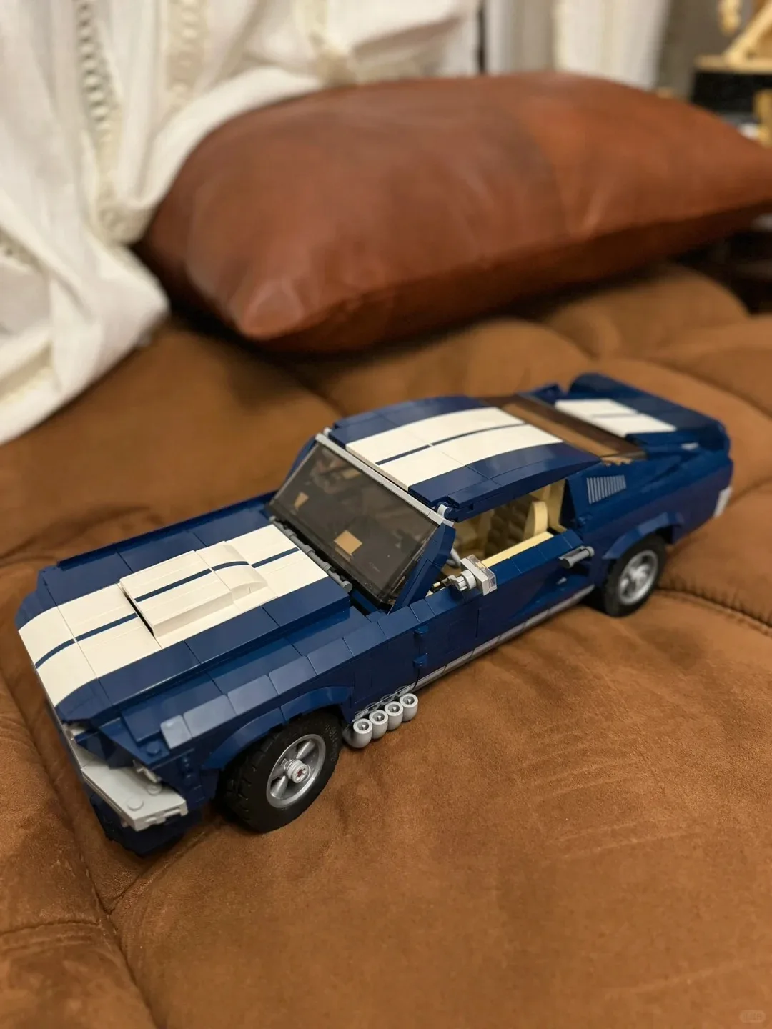 Новый 21047 Ford Mustangs, модель спортивного гоночного автомобиля, совместимая с 10265, строительные блоки, кирпичи, игрушки «сделай сам» для мальчиков, подарки
Новый 21047 Ford Mustangs, модель спортивного гоночного автомобиля, совместимая с 10265, строительные блоки, кирпичи, игрушки «сделай сам» для мальчиков, подарки