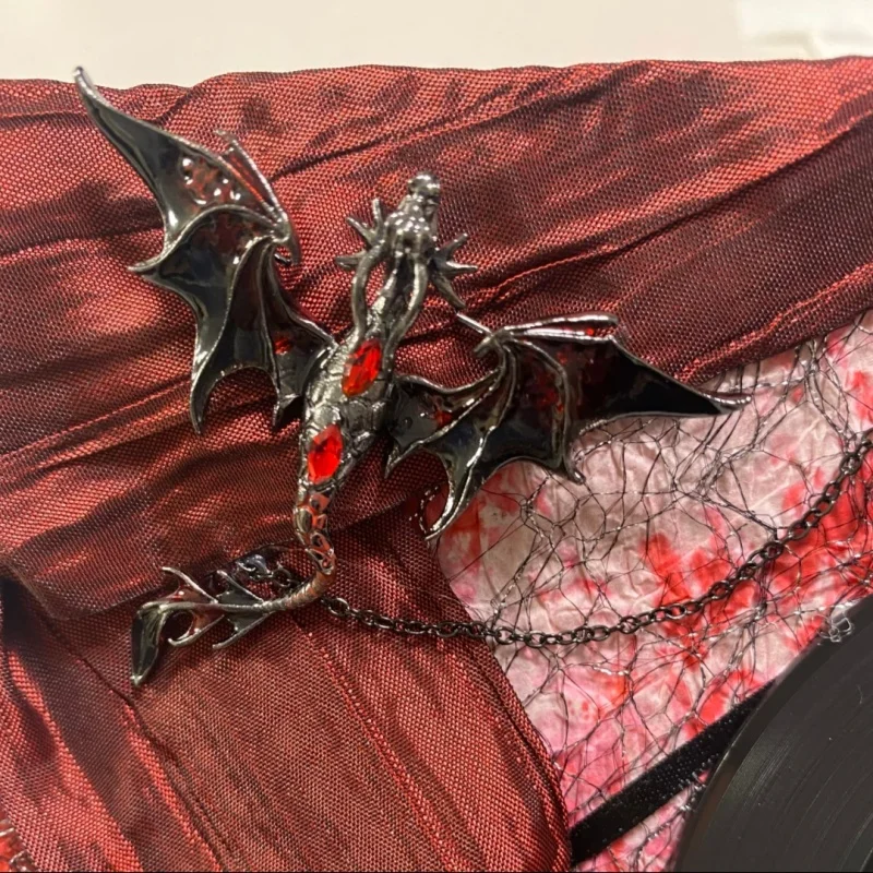 Изысканная готическая брошь-заколка Sylus с маленьким драконом, красно-черная, в готическом стиле, милый подарок на день рождения для лучших друзей, украшение для сумки Ita
Изысканная готическая брошь-заколка Sylus с маленьким драконом, красно-черная, в готическом стиле, милый подарок на день рождения для лучших друзей, украшение для сумки Ita