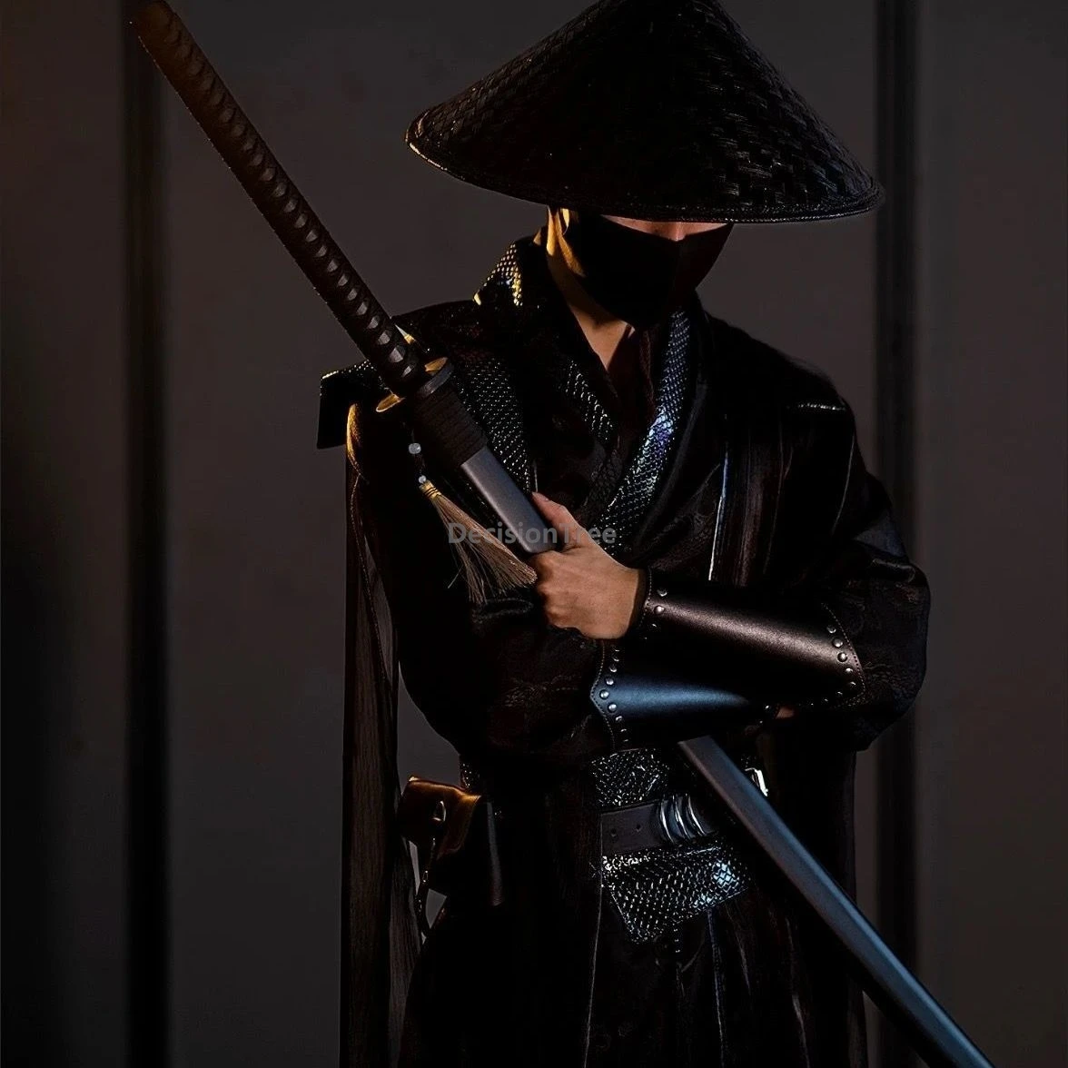 Крутая повседневная одежда черного рыцаря со стержнем 1425, традиционный китайский характерный комплект Wuxia Hanfu, геройский наряд фехтовальщика
Крутая повседневная одежда черного рыцаря со стержнем 1425, традиционный китайский характерный комплект Wuxia Hanfu, геройский наряд фехтовальщика