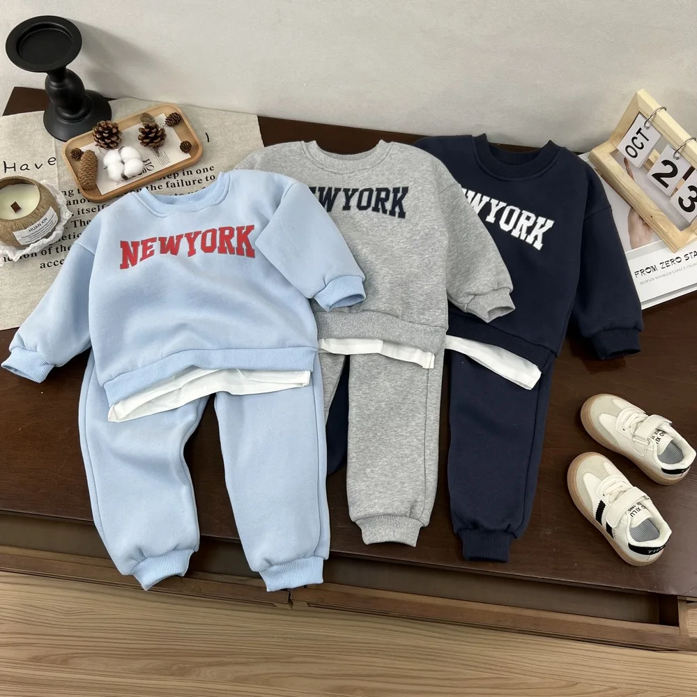 2025 Winter New Baby Fleece Warm Clothes Set Boys Girls Letter Sweatshirt + Pants 2pcs Suit Plus Velvet Thick Infant Casual Set
2025 Winter New Baby Fleece Warm Clothes Set Boys Girls Letter Sweatshirt + Pants 2pcs Suit Plus Velvet Thick Infant Casual Set