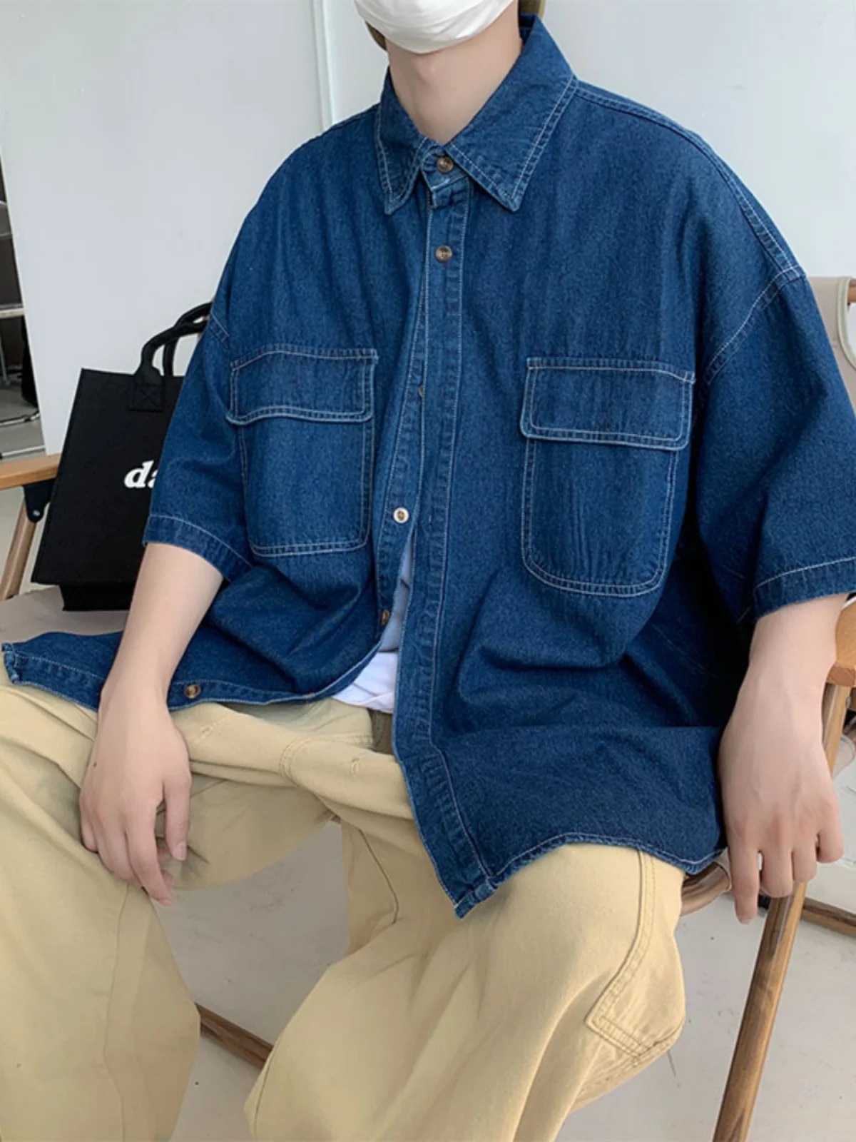 Summer Casual Denim ort Sve irt Men Versatile Trendy Waed Five Sve Workwear Jaet Loose Fit Classic Sle
Summer Casual Denim ort Sve irt Men Versatile Trendy Waed Five Sve Workwear Jaet Loose Fit Classic Sle