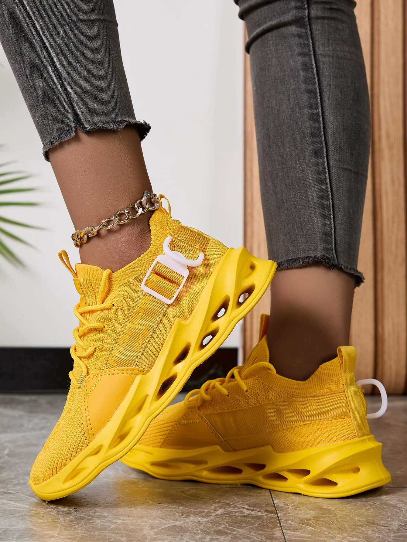 Breathable Yellow Mesh Running Shoes, Shock-Absorbing Comfort Sneakers, Durable Non-Slip Blade Sole Sports Shoes for Men
Breathable Yellow Mesh Running Shoes, Shock-Absorbing Comfort Sneakers, Durable Non-Slip Blade Sole Sports Shoes for Men
