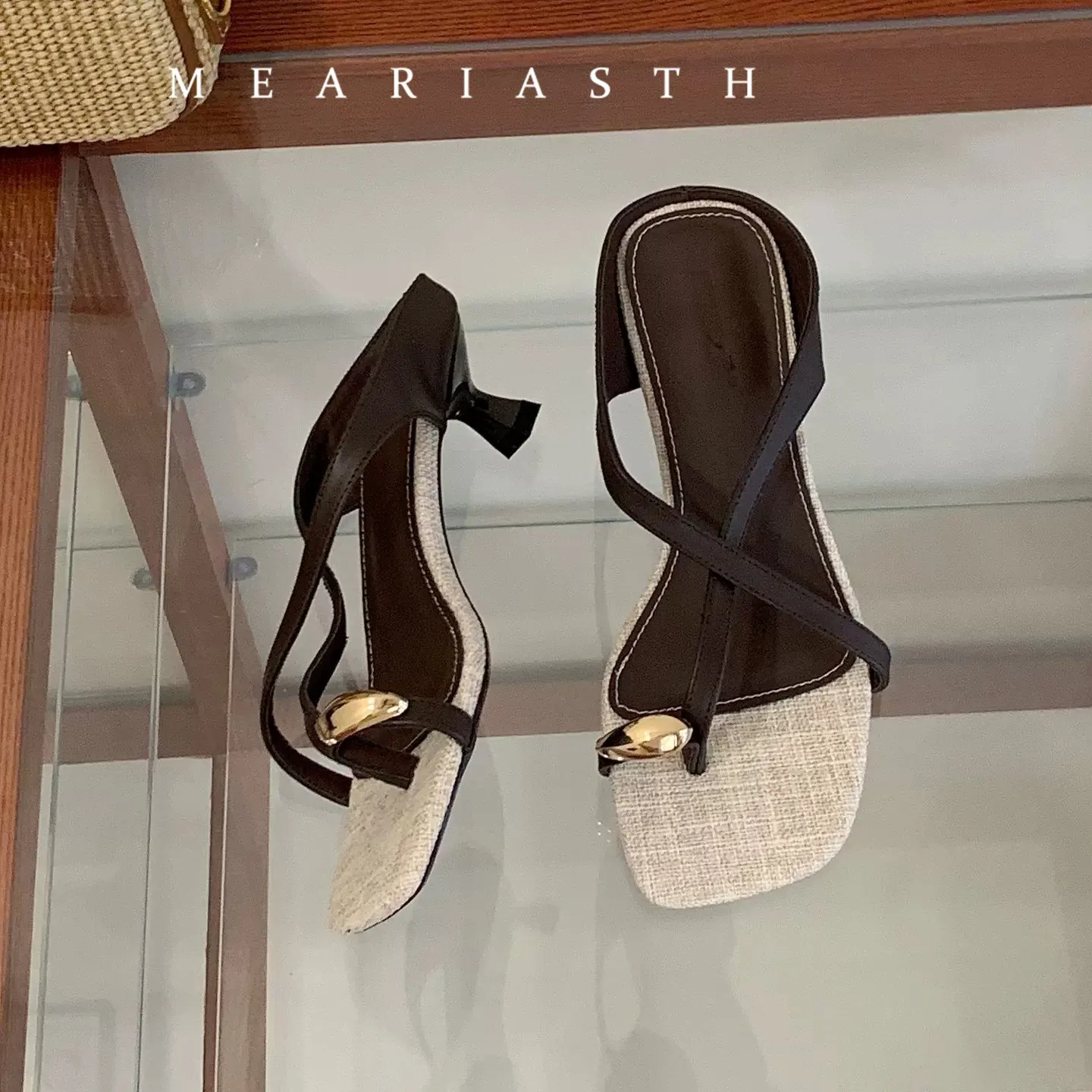 Luxury Black clip toe Sandals Ladies outdoor high-heel Slippers Fashion flip flops slim heel Summer Square toe women's slippers
Luxury Black clip toe Sandals Ladies outdoor high-heel Slippers Fashion flip flops slim heel Summer Square toe women's slippers