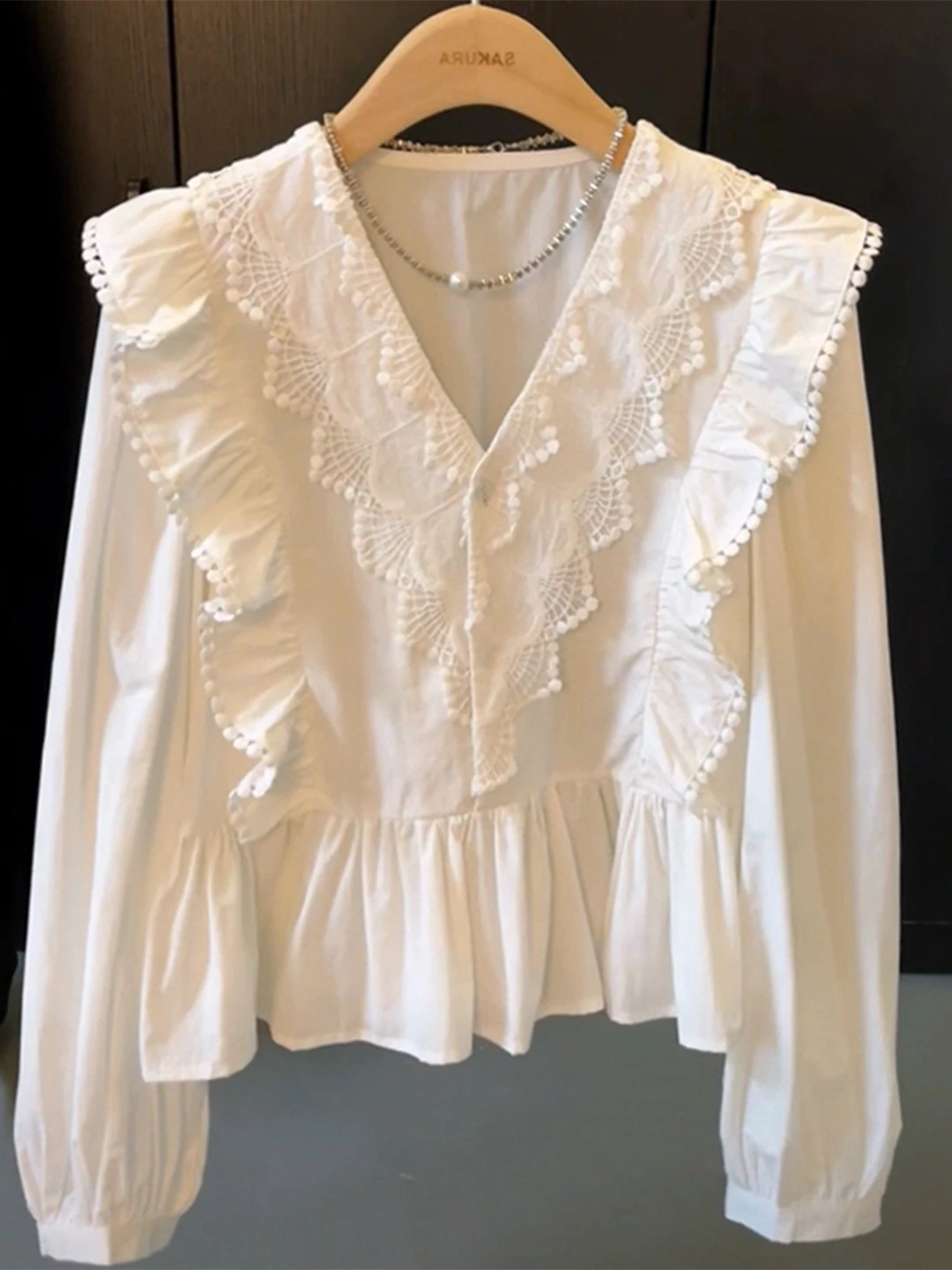 Ele Lace Trim V-ne irt Женская модная милая блузка Bell Sve Casual Sle Long Sve Осенний топ для девочек
Ele Lace Trim V-ne irt Женская модная милая блузка Bell Sve Casual Sle Long Sve Осенний топ для девочек