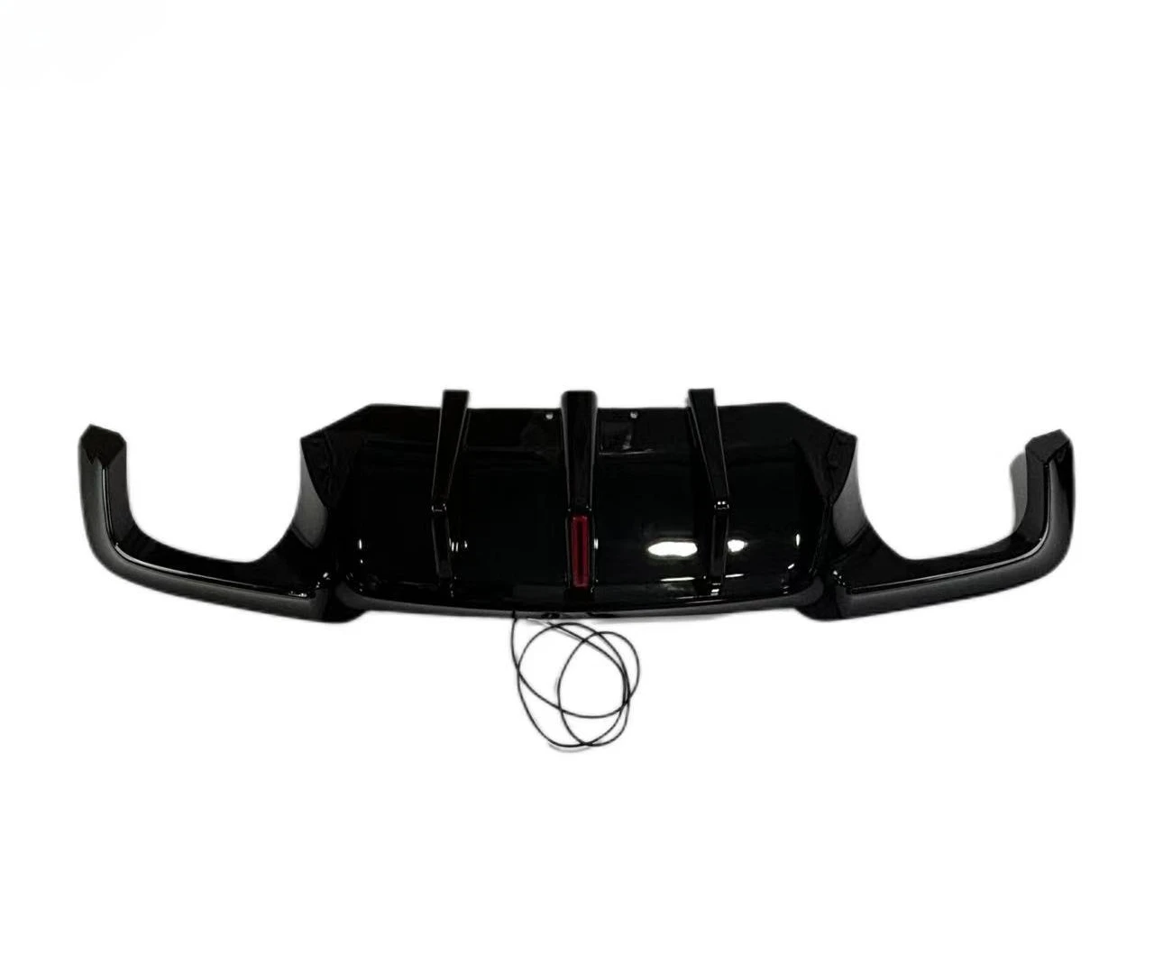 Suitable for 09-17 5 Series (F10/F18) modification: M-style rear lip with light (Style B), racing-style rear lip and spoiler
Suitable for 09-17 5 Series (F10/F18) modification: M-style rear lip with light (Style B), racing-style rear lip and spoiler