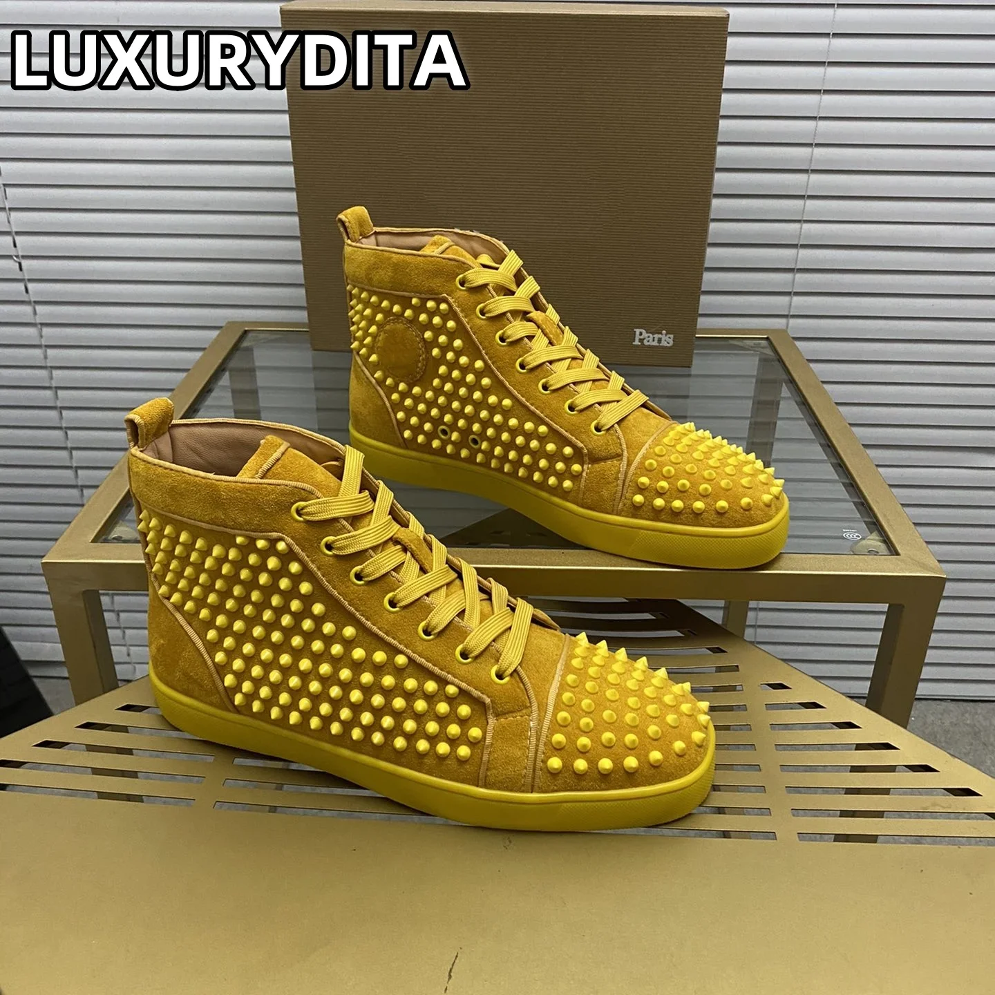 Top Quality Womens Trendy Casual Tennis Shoes Luxury Mens Real Leather Sneakers 35-48 Designr Rivet Red Soled Lovers Shoes M0109
Top Quality Womens Trendy Casual Tennis Shoes Luxury Mens Real Leather Sneakers 35-48 Designr Rivet Red Soled Lovers Shoes M0109